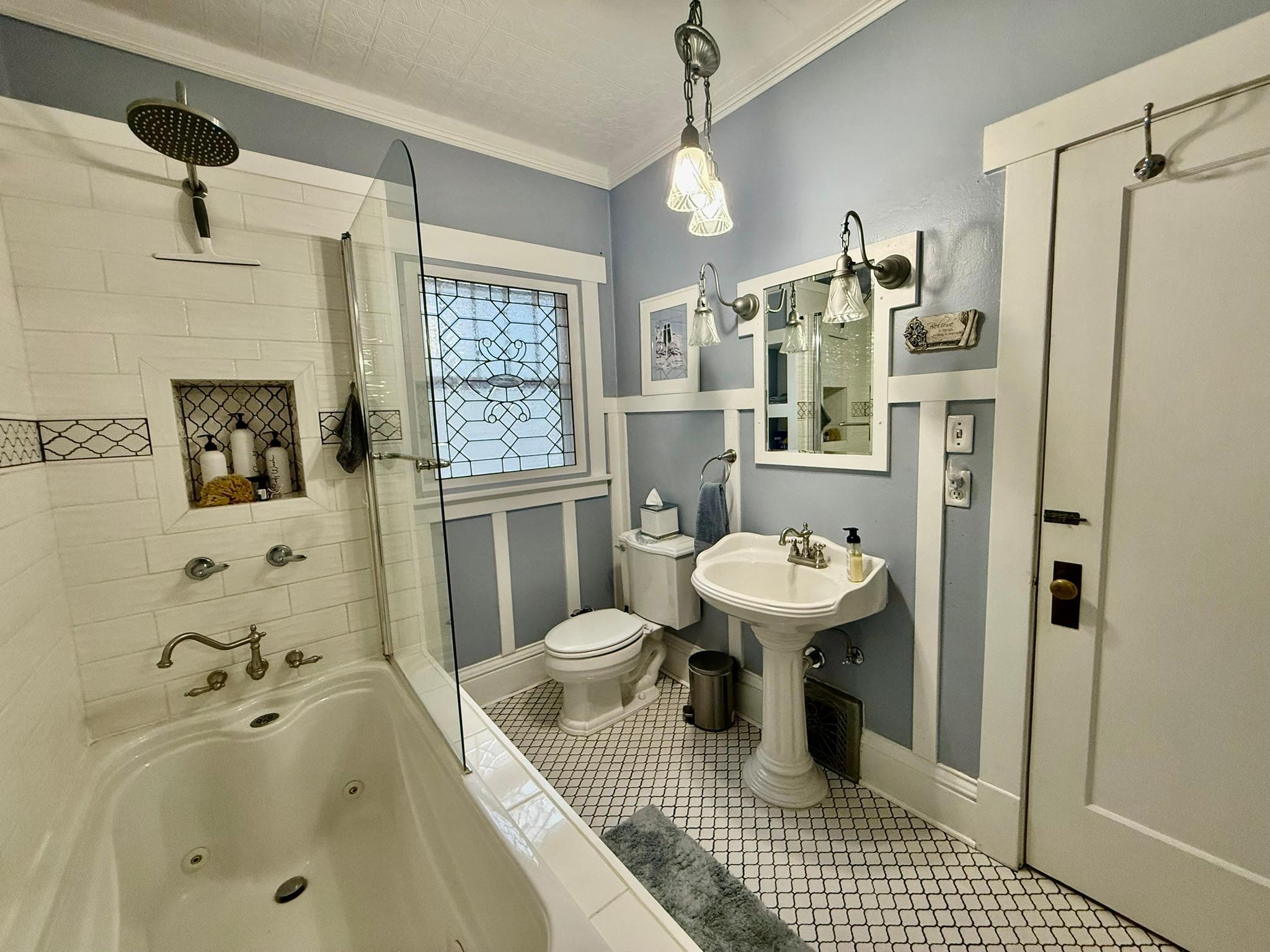 1920 single family home for sale at 3308 N Nokomis NE in Alexandria, MN — 4 bed, 4 bath (photo 28 of 91)