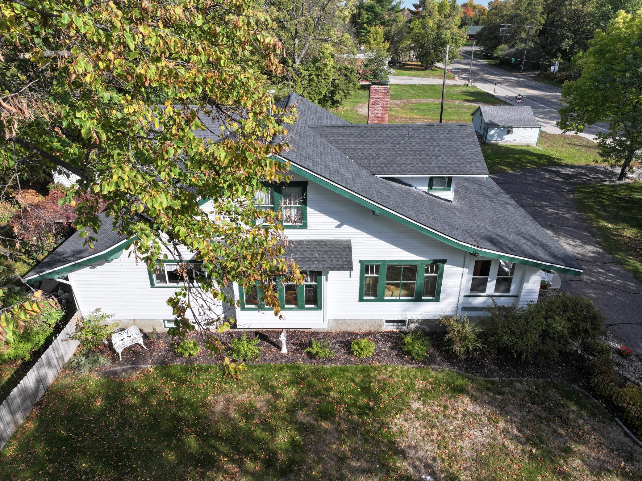 1920 single family home for sale at 3308 N Nokomis NE in Alexandria, MN — 4 bed, 4 bath (photo 4 of 91)