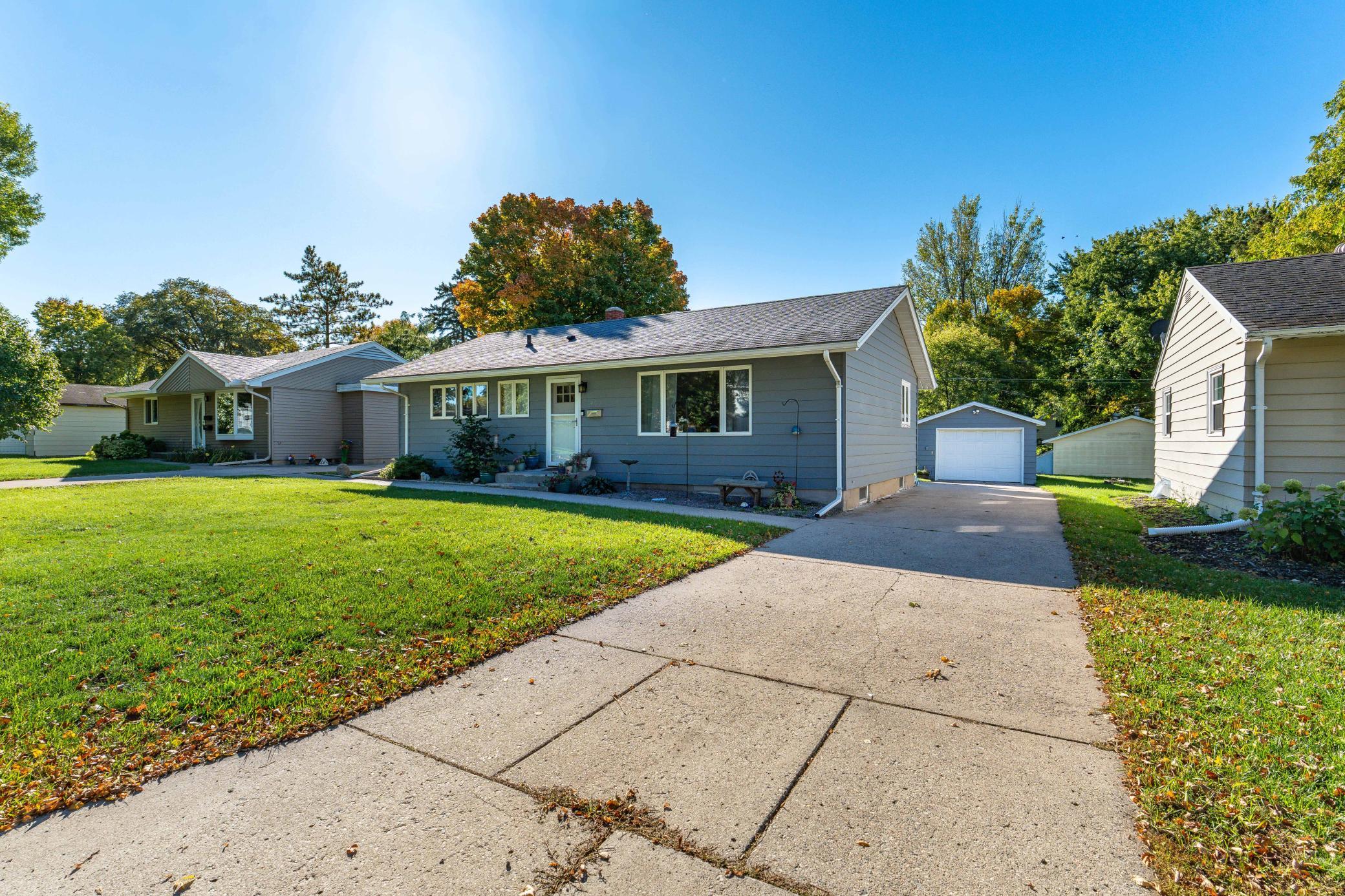1956 single family home for sale at 412 E Everett Avenue in Fergus Falls, MN — 4 bed, 2 bath (photo 2 of 42)