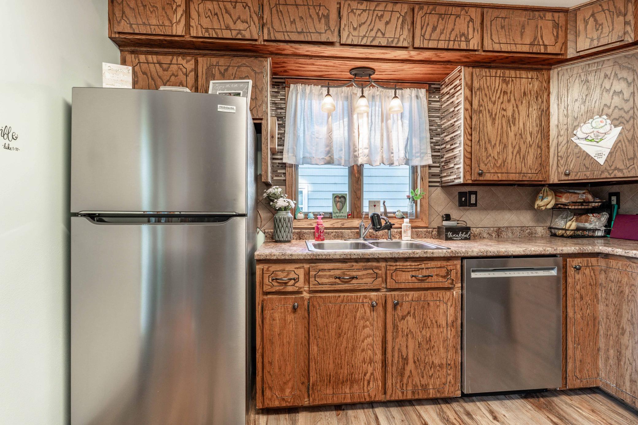 1956 single family home for sale at 412 E Everett Avenue in Fergus Falls, MN — 4 bed, 2 bath (photo 11 of 42)