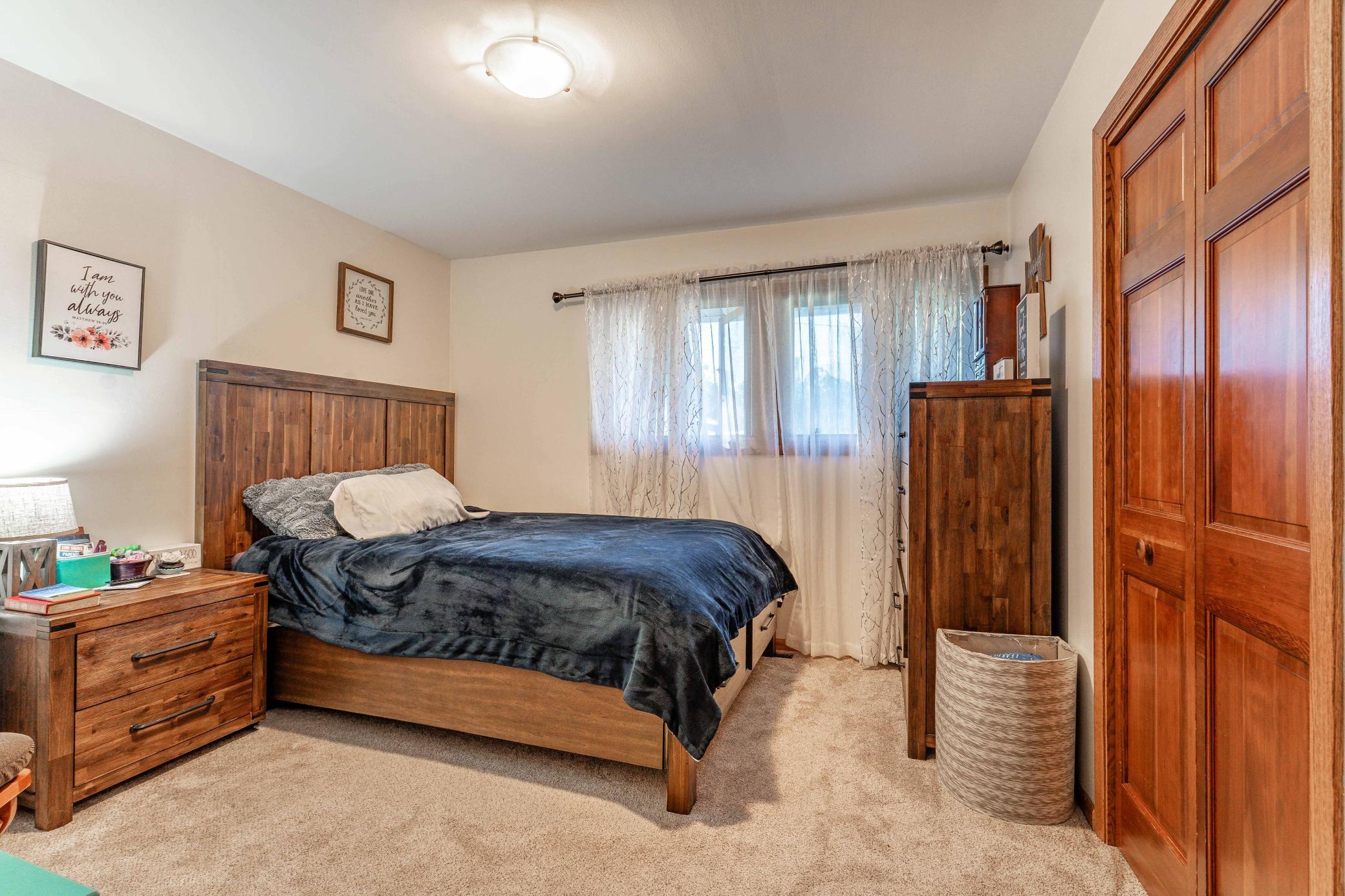 1956 single family home for sale at 412 E Everett Avenue in Fergus Falls, MN — 4 bed, 2 bath (photo 15 of 42)