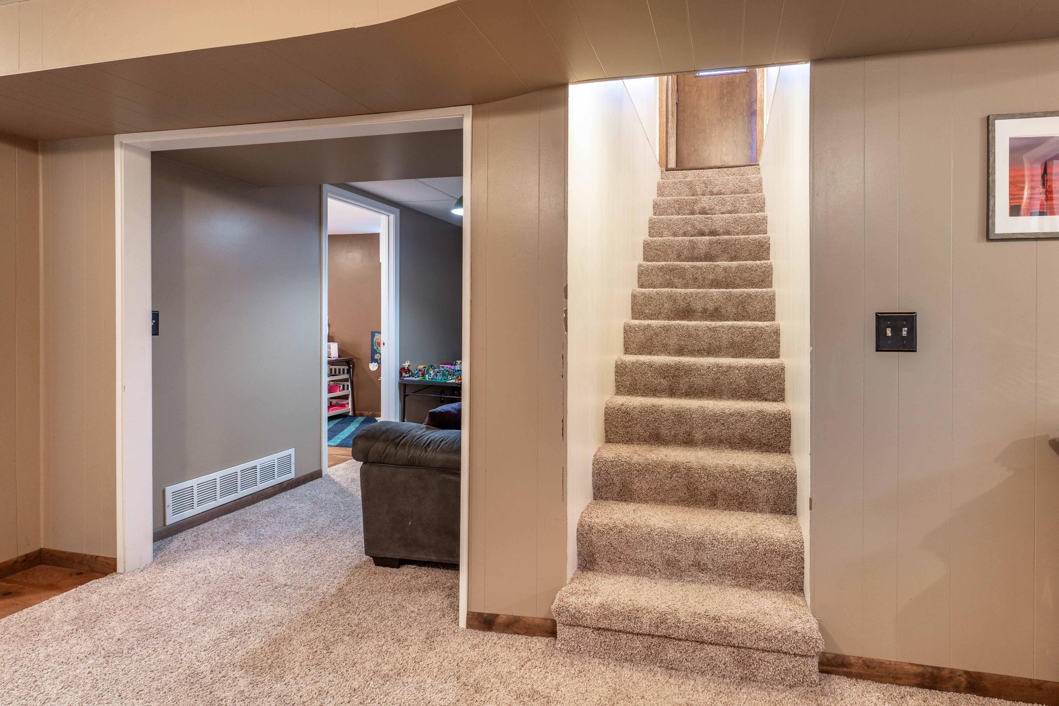 1956 single family home for sale at 412 E Everett Avenue in Fergus Falls, MN — 4 bed, 2 bath (photo 19 of 42)