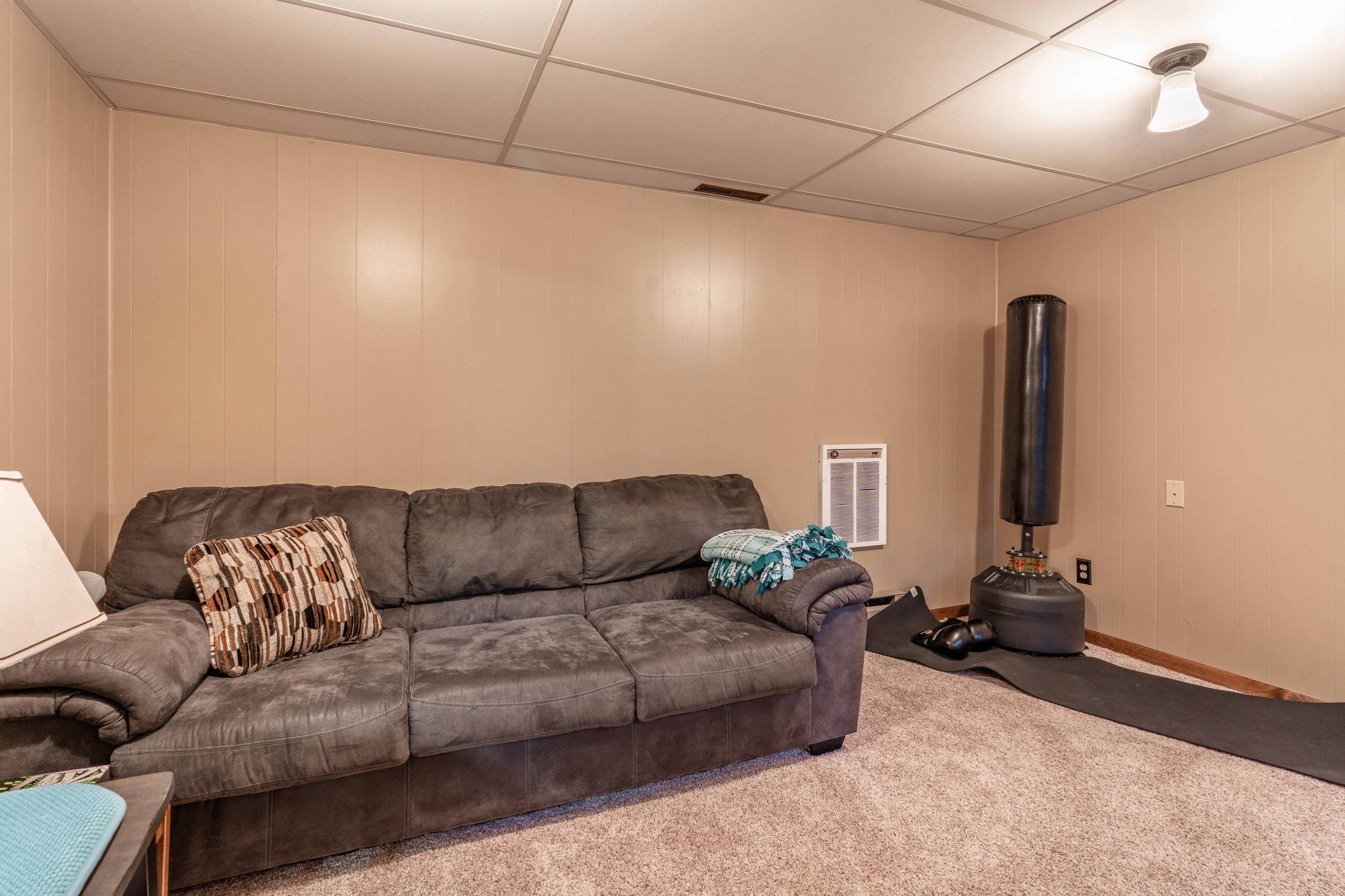 1956 single family home for sale at 412 E Everett Avenue in Fergus Falls, MN — 4 bed, 2 bath (photo 20 of 42)