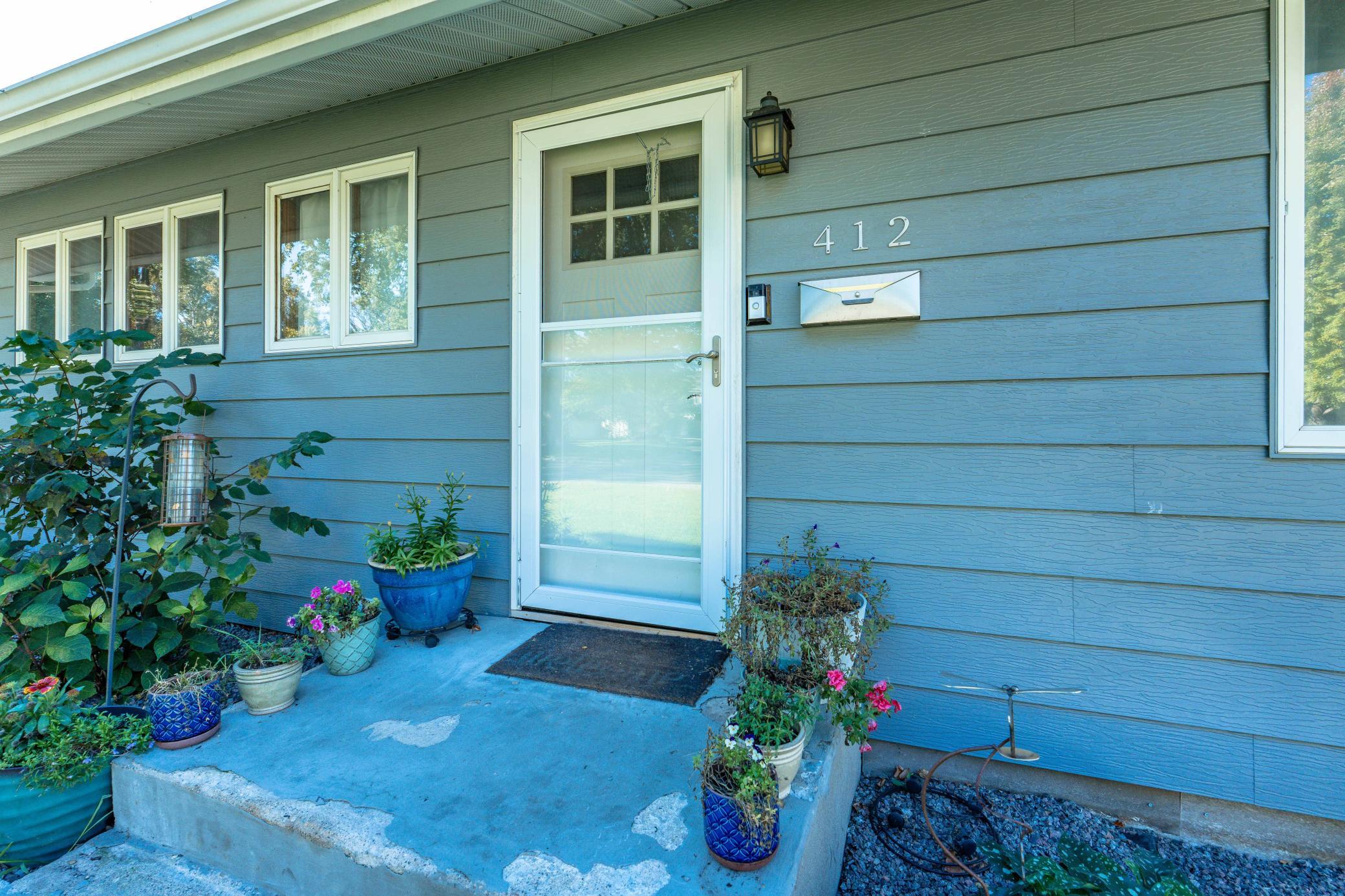 1956 single family home for sale at 412 E Everett Avenue in Fergus Falls, MN — 4 bed, 2 bath (photo 3 of 42)
