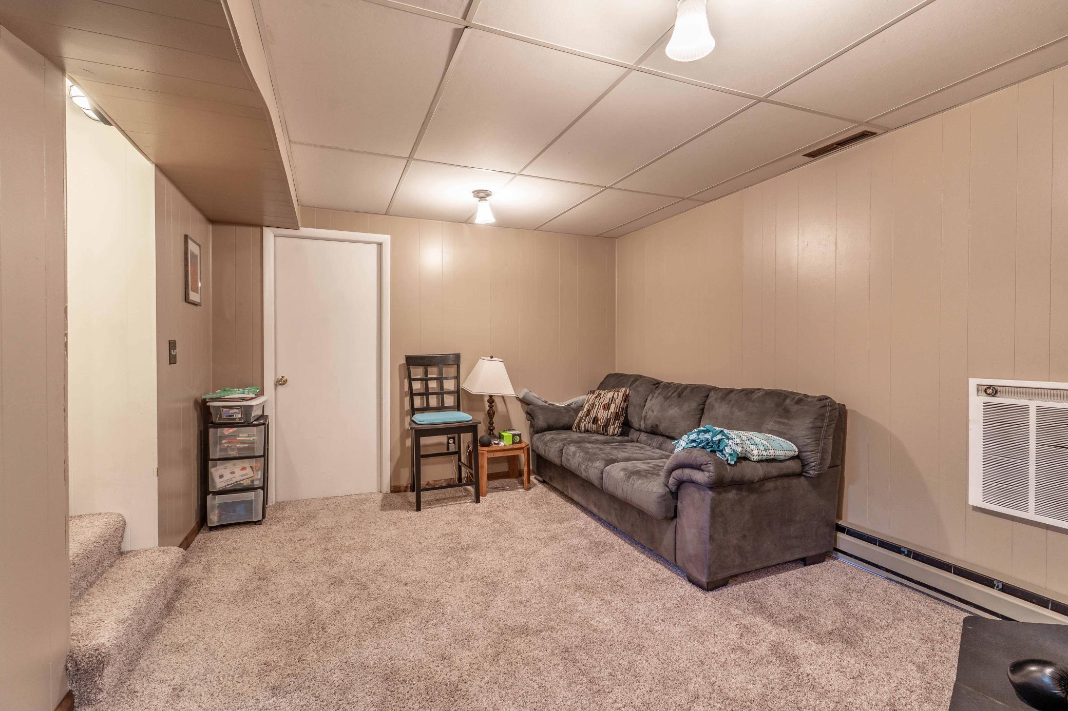1956 single family home for sale at 412 E Everett Avenue in Fergus Falls, MN — 4 bed, 2 bath (photo 21 of 42)