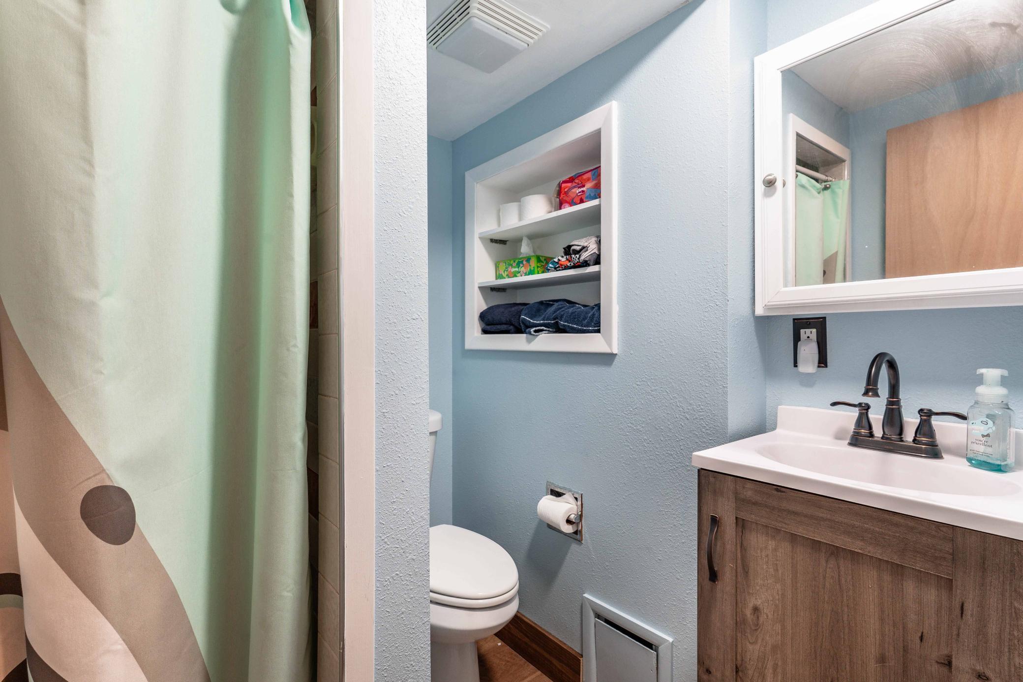 1956 single family home for sale at 412 E Everett Avenue in Fergus Falls, MN — 4 bed, 2 bath (photo 23 of 42)