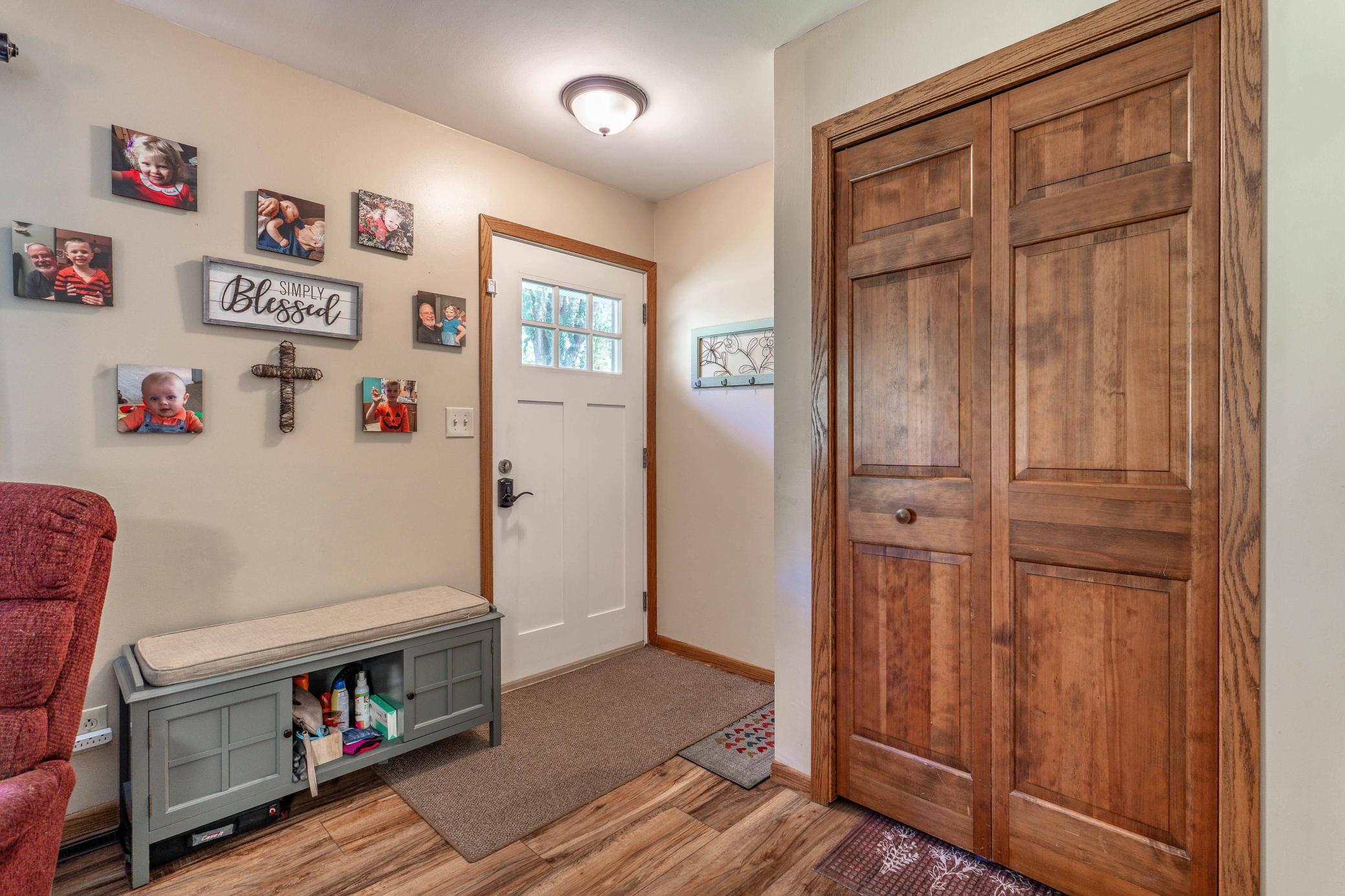 1956 single family home for sale at 412 E Everett Avenue in Fergus Falls, MN — 4 bed, 2 bath (photo 4 of 42)