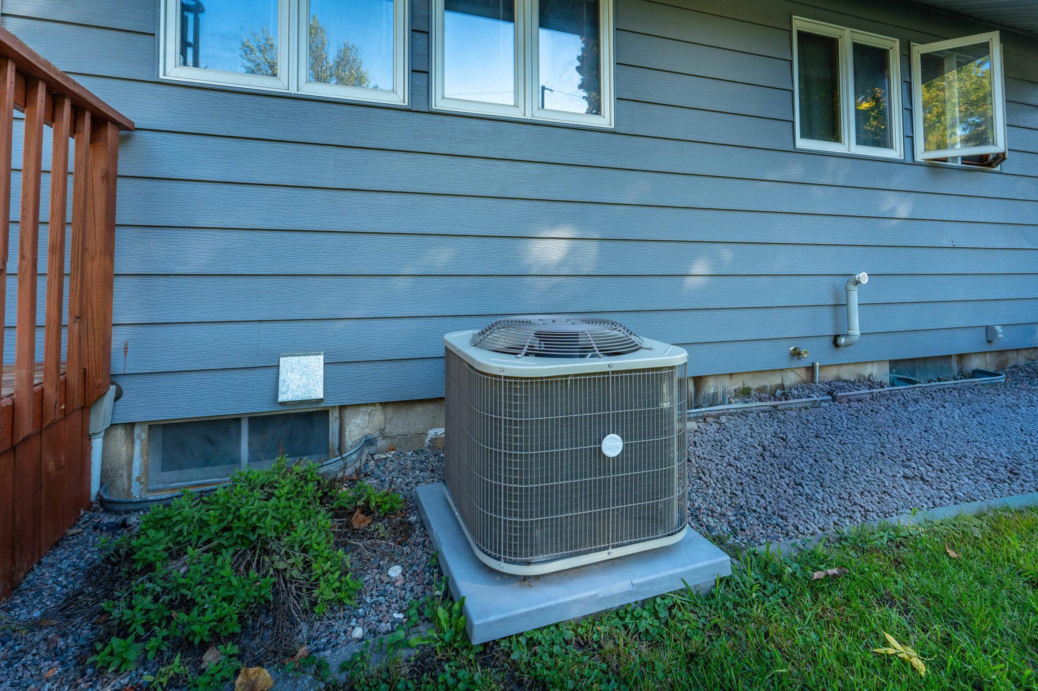 1956 single family home for sale at 412 E Everett Avenue in Fergus Falls, MN — 4 bed, 2 bath (photo 31 of 42)