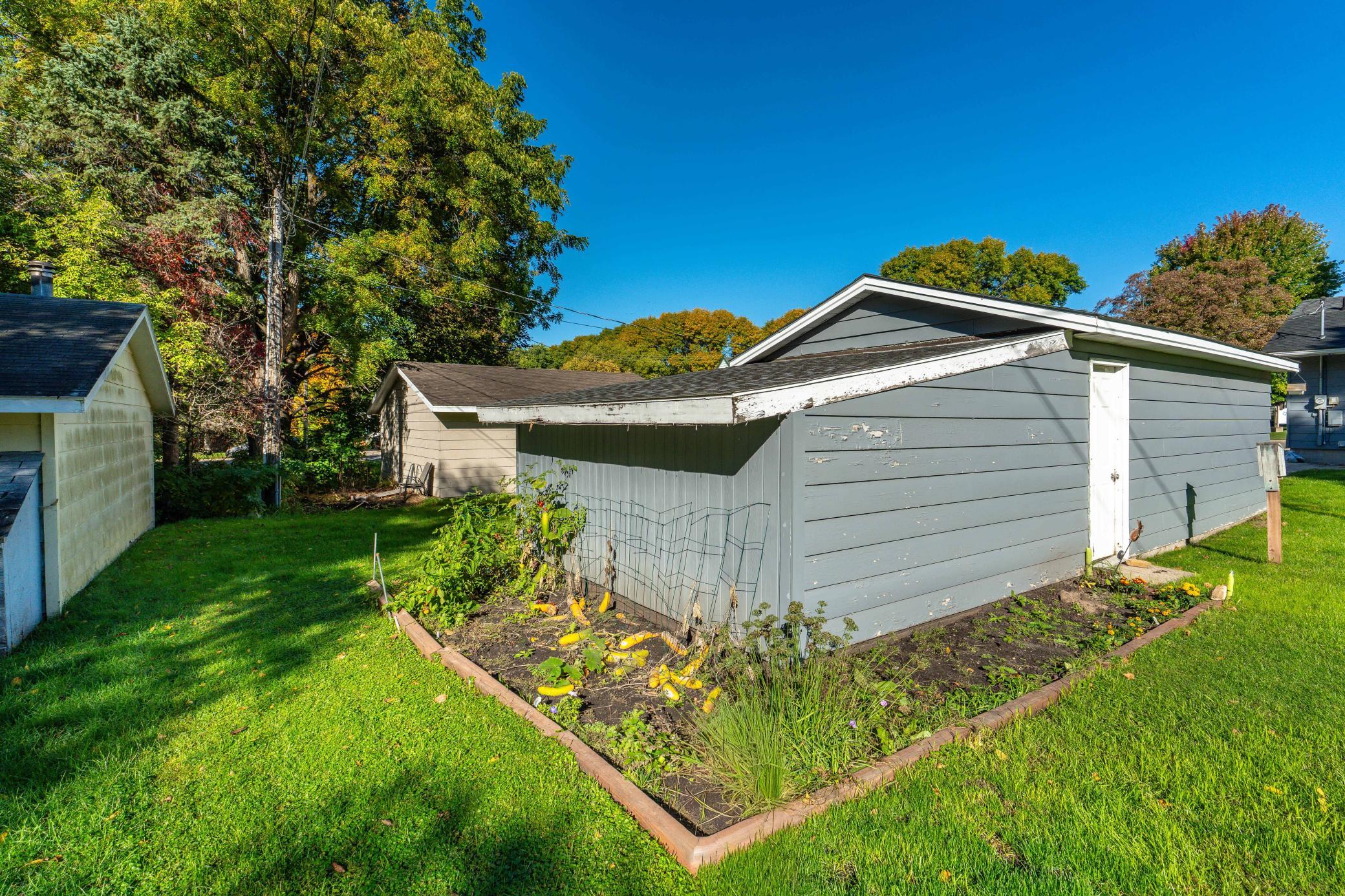 1956 single family home for sale at 412 E Everett Avenue in Fergus Falls, MN — 4 bed, 2 bath (photo 33 of 42)