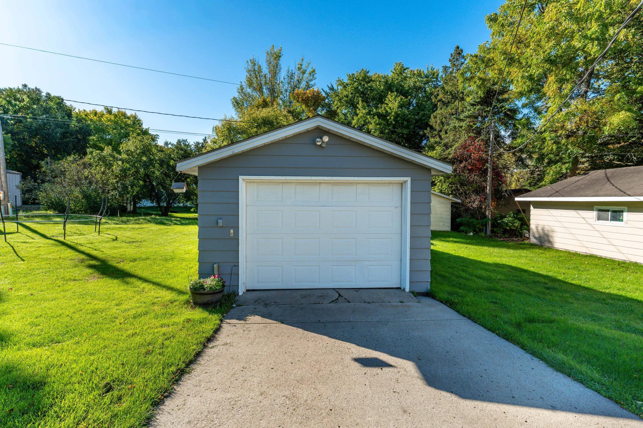 1956 single family home for sale at 412 E Everett Avenue in Fergus Falls, MN — 4 bed, 2 bath (photo 34 of 42)