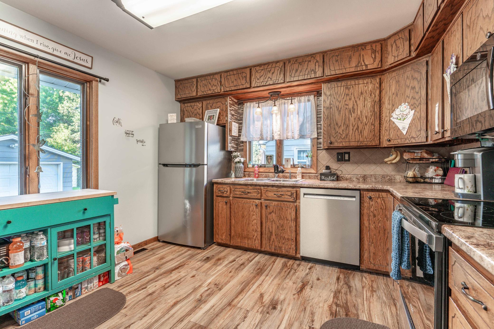 1956 single family home for sale at 412 E Everett Avenue in Fergus Falls, MN — 4 bed, 2 bath (photo 8 of 42)