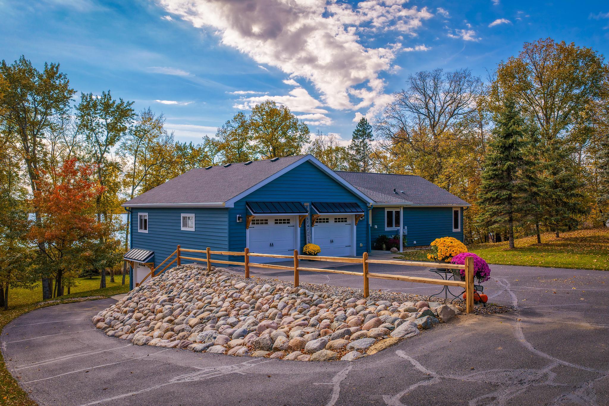 2004 single family home for sale at 13973 Hummingbird Drive in Park Rapids, MN — 3 bed, 3 bath (photo 2 of 53)