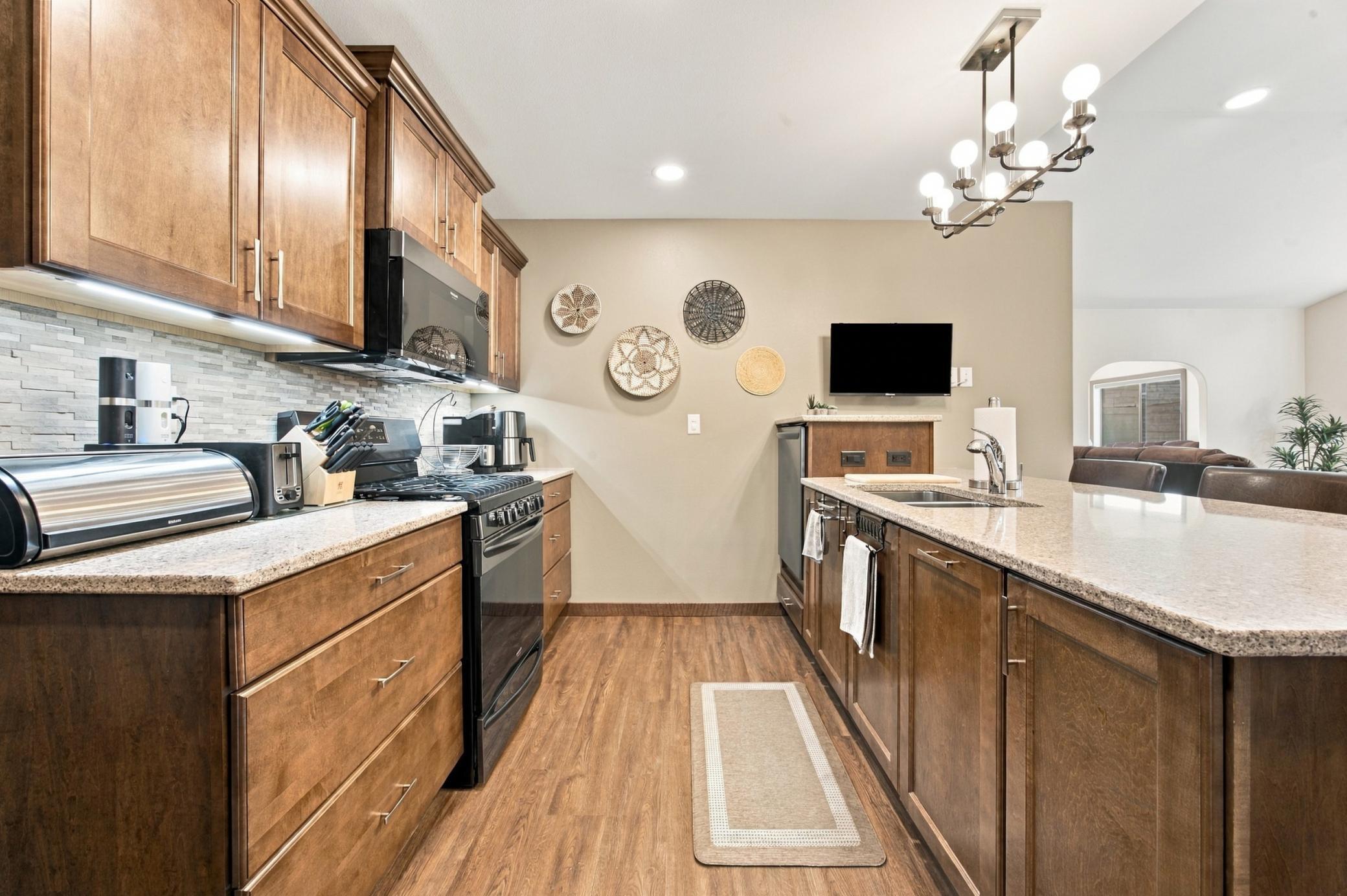 2019 single family home for sale at 413 38th Avenue E in West Fargo, ND — 3 bed, 2 bath (photo 11 of 33)
