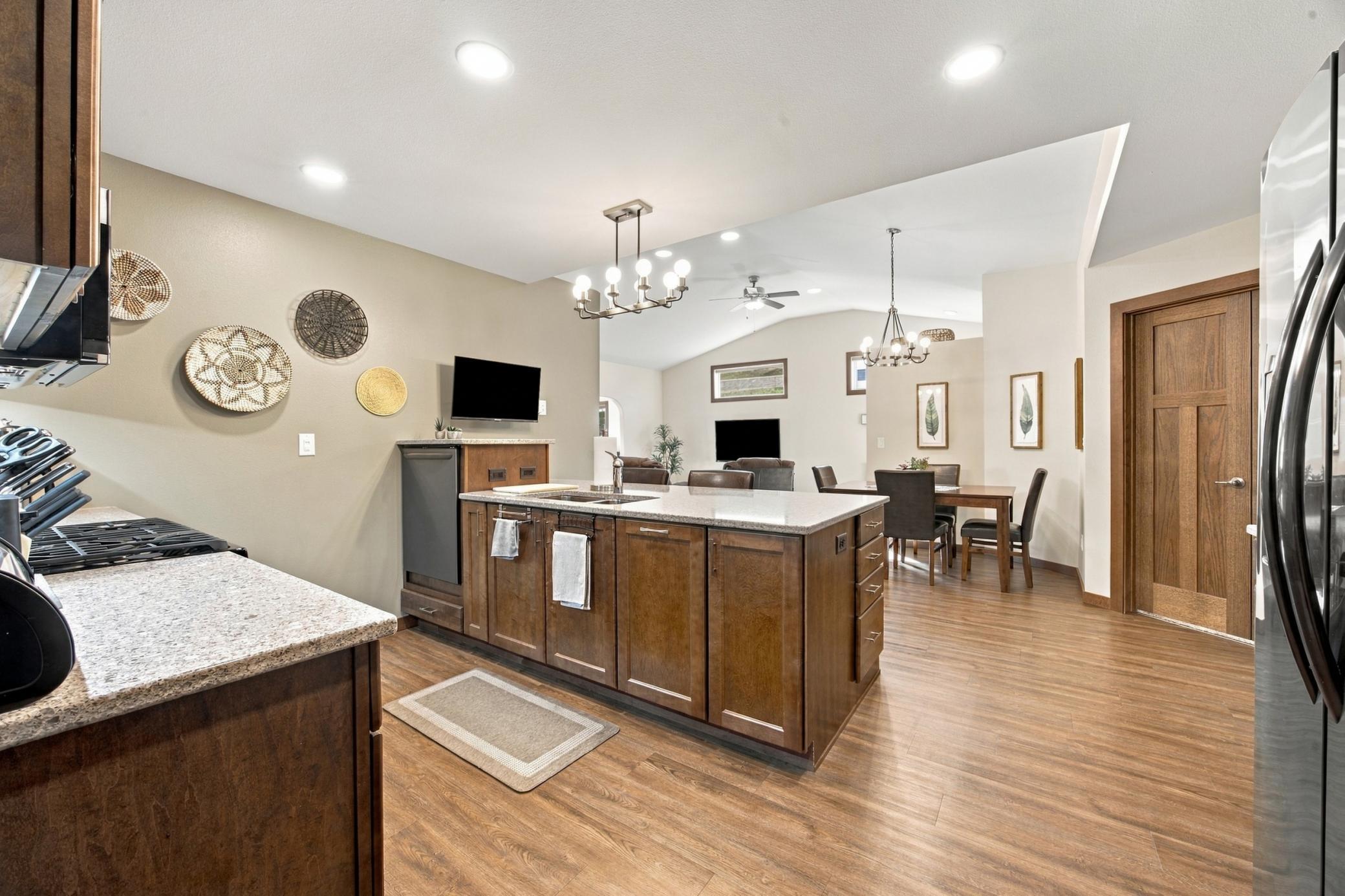 2019 single family home for sale at 413 38th Avenue E in West Fargo, ND — 3 bed, 2 bath (photo 12 of 33)