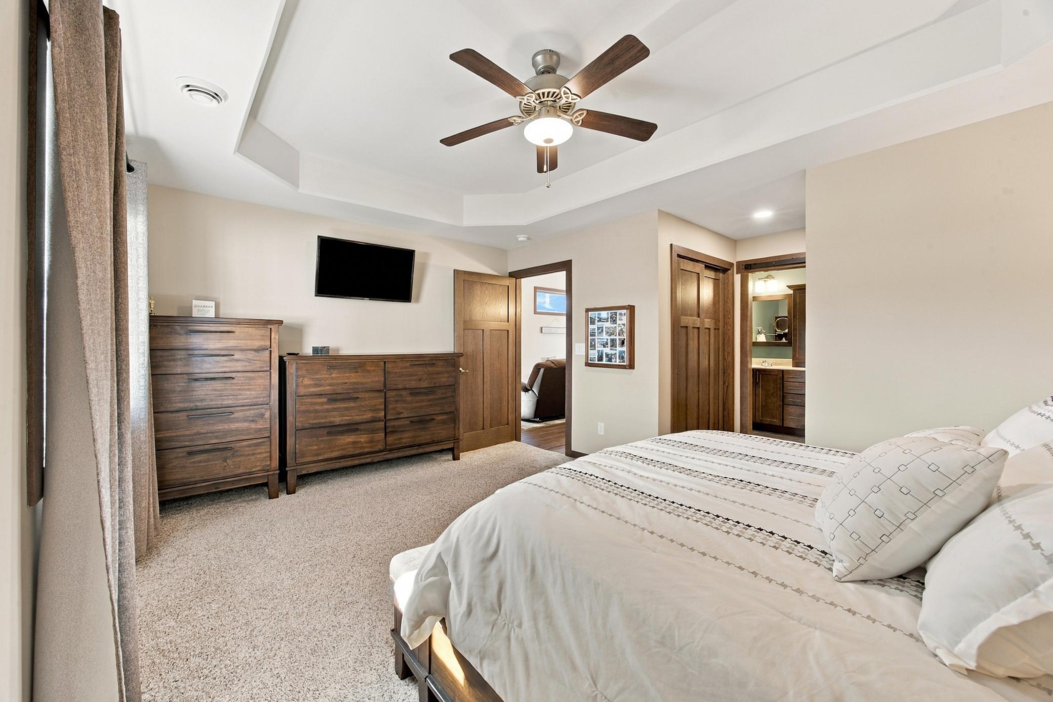 2019 single family home for sale at 413 38th Avenue E in West Fargo, ND — 3 bed, 2 bath (photo 15 of 33)