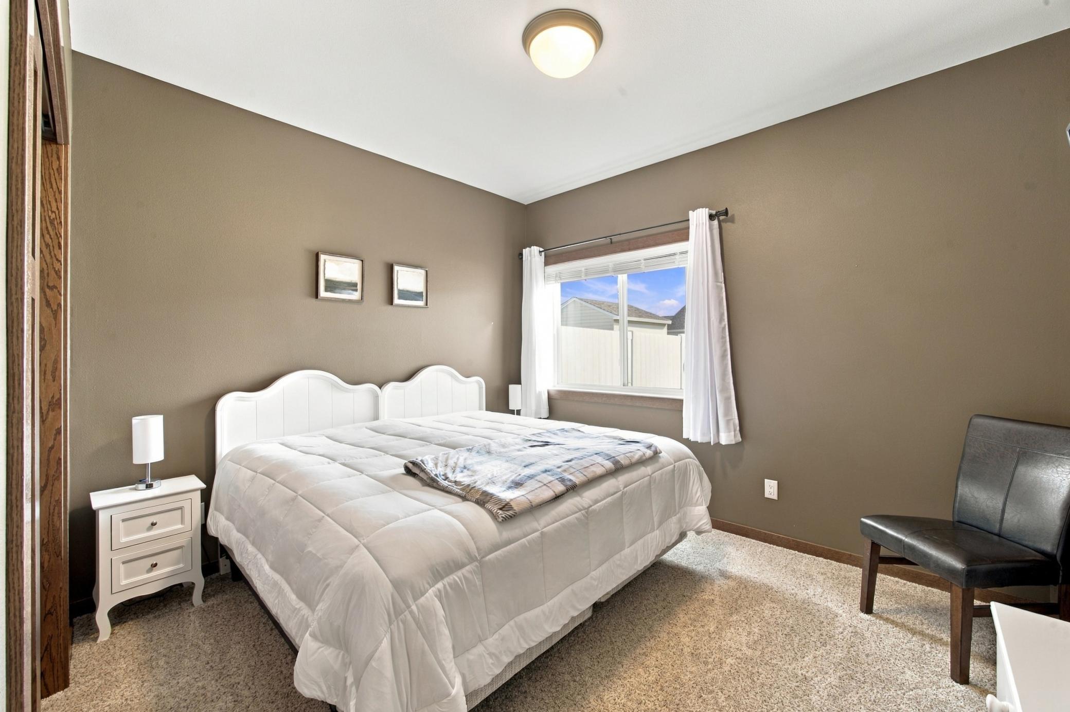 2019 single family home for sale at 413 38th Avenue E in West Fargo, ND — 3 bed, 2 bath (photo 18 of 33)