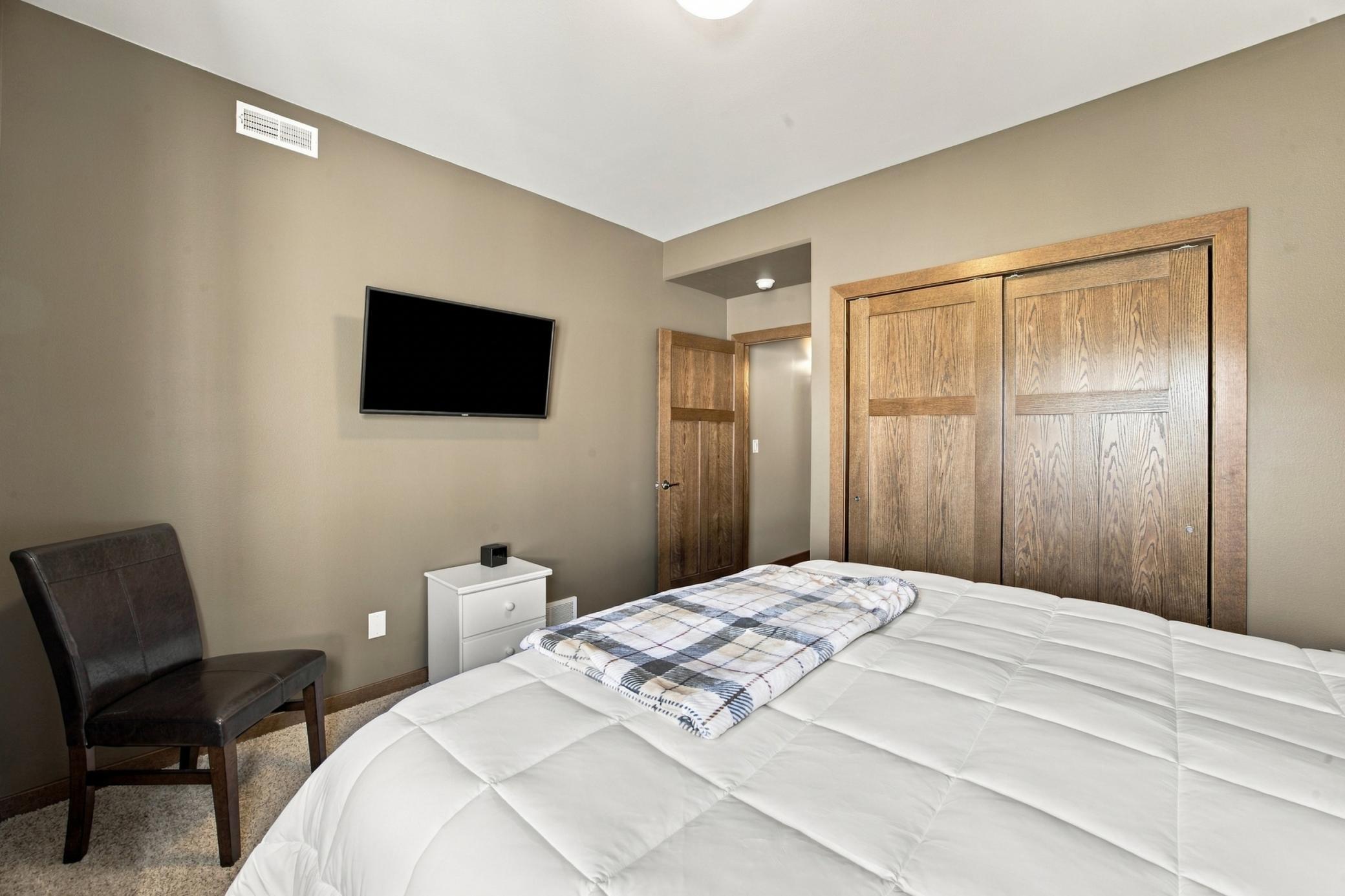 2019 single family home for sale at 413 38th Avenue E in West Fargo, ND — 3 bed, 2 bath (photo 19 of 33)