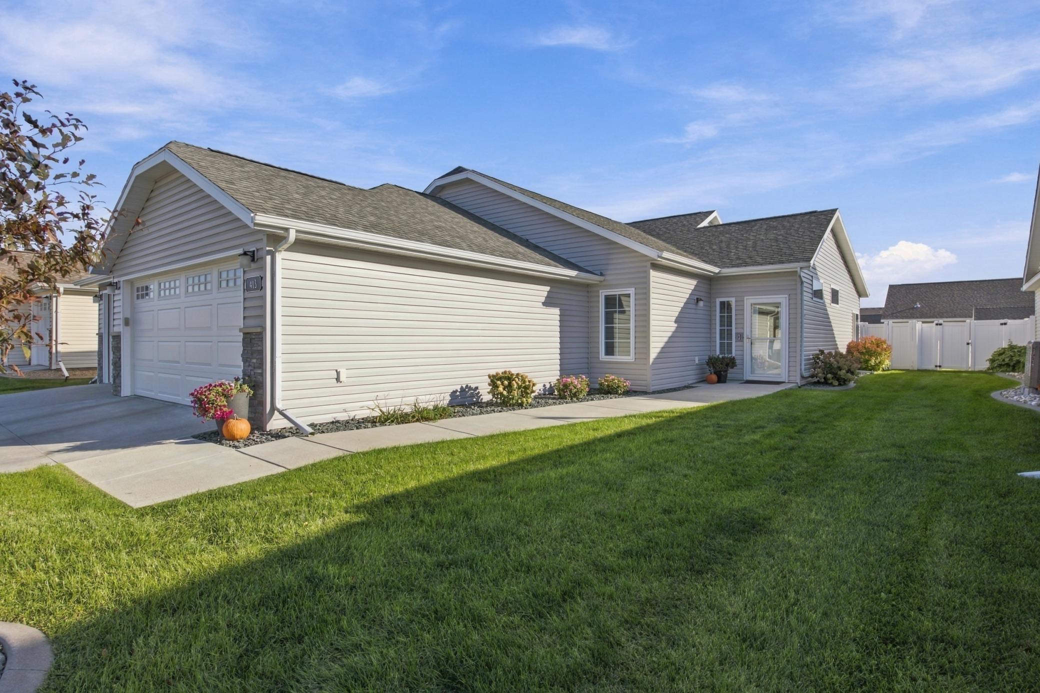 2019 single family home for sale at 413 38th Avenue E in West Fargo, ND — 3 bed, 2 bath (photo 3 of 33)