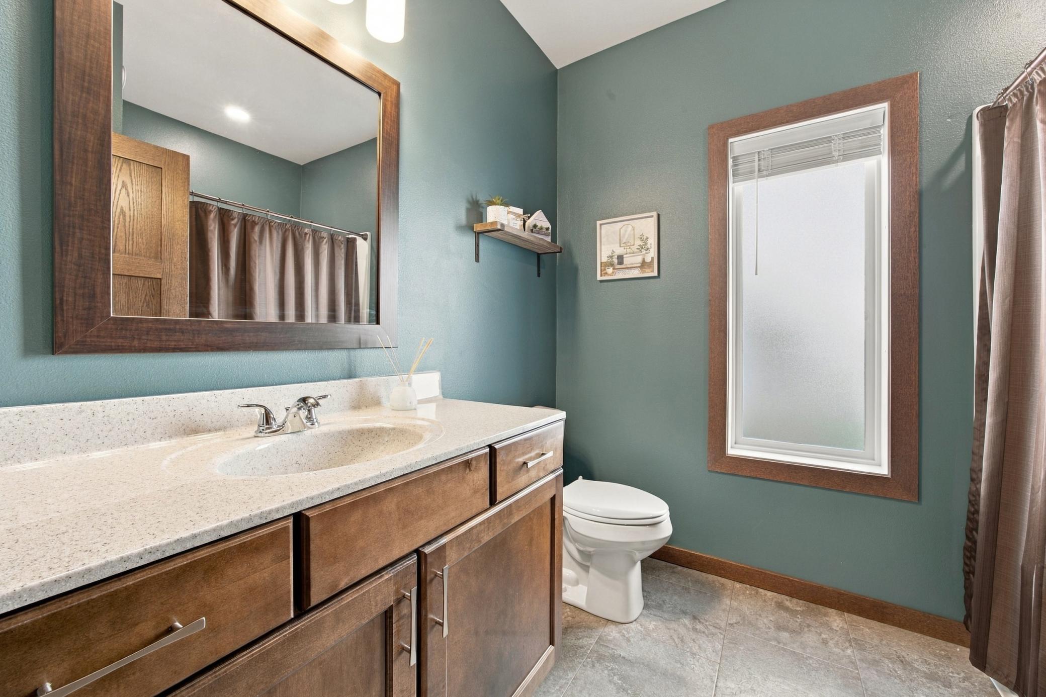 2019 single family home for sale at 413 38th Avenue E in West Fargo, ND — 3 bed, 2 bath (photo 24 of 33)