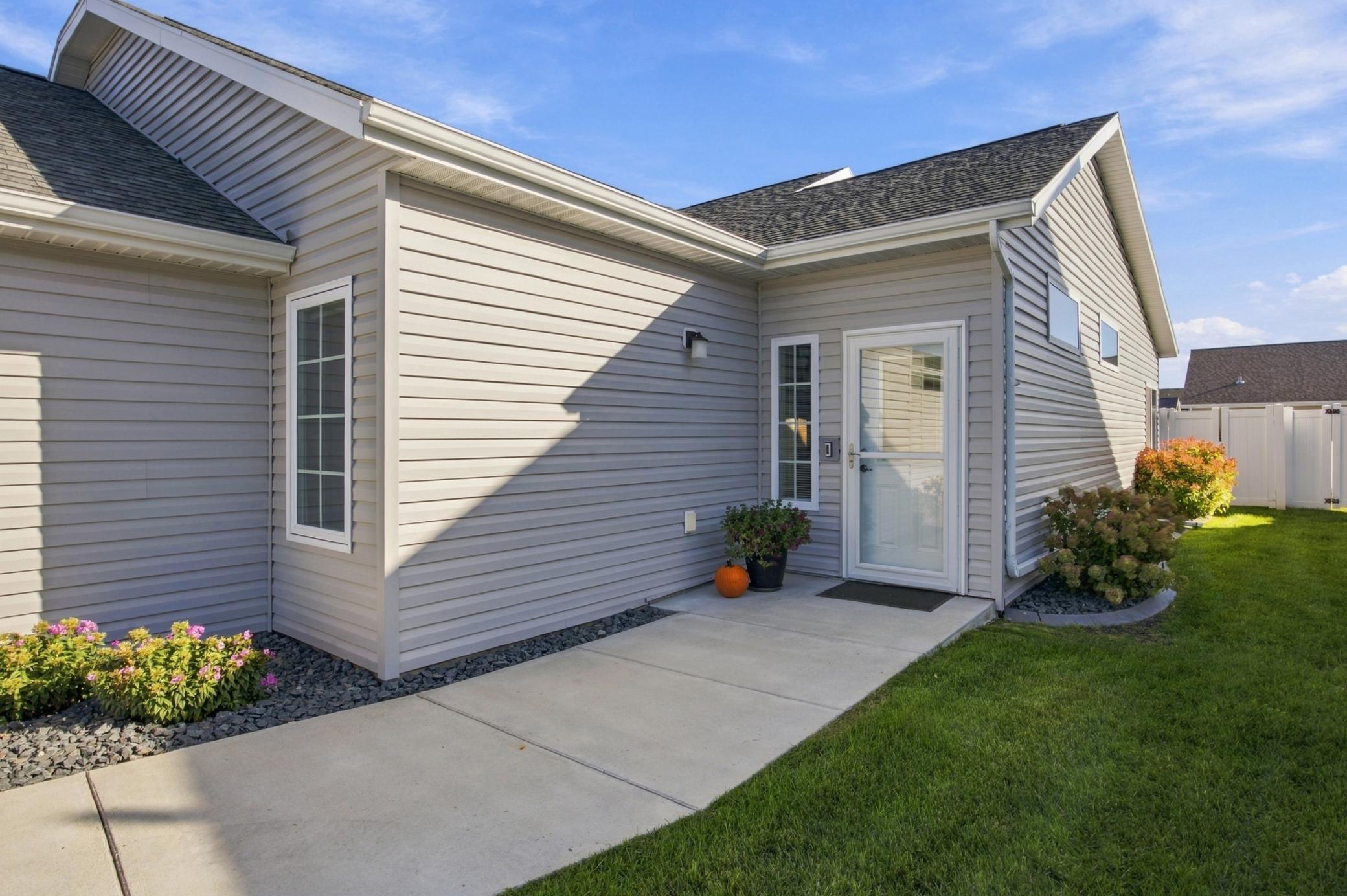 2019 single family home for sale at 413 38th Avenue E in West Fargo, ND — 3 bed, 2 bath (photo 4 of 33)