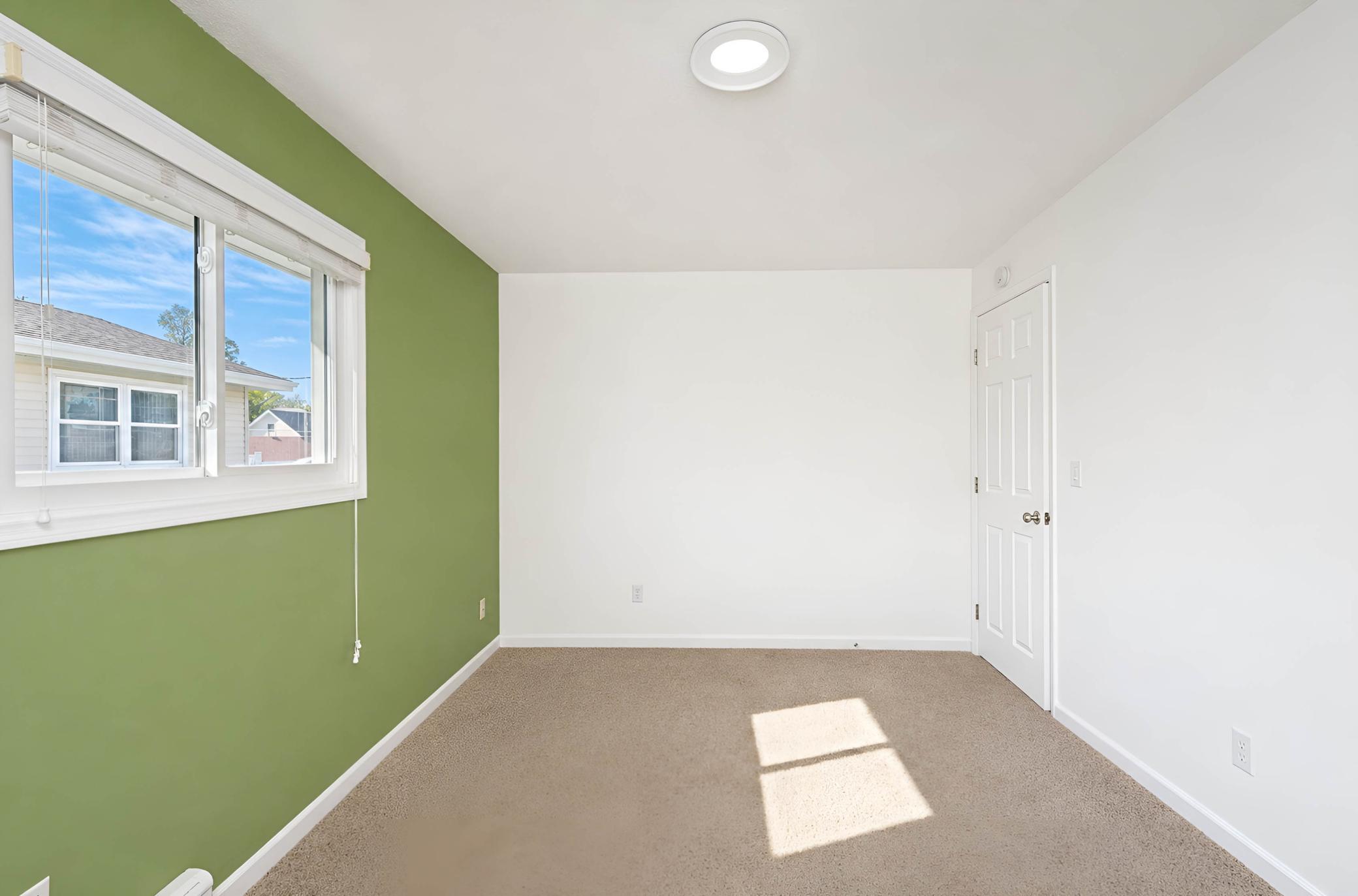 1972 duplex for sale at 1309 16 1/2 Street S in Fargo, ND — 5 bed, 2 bath (photo 19 of 24)