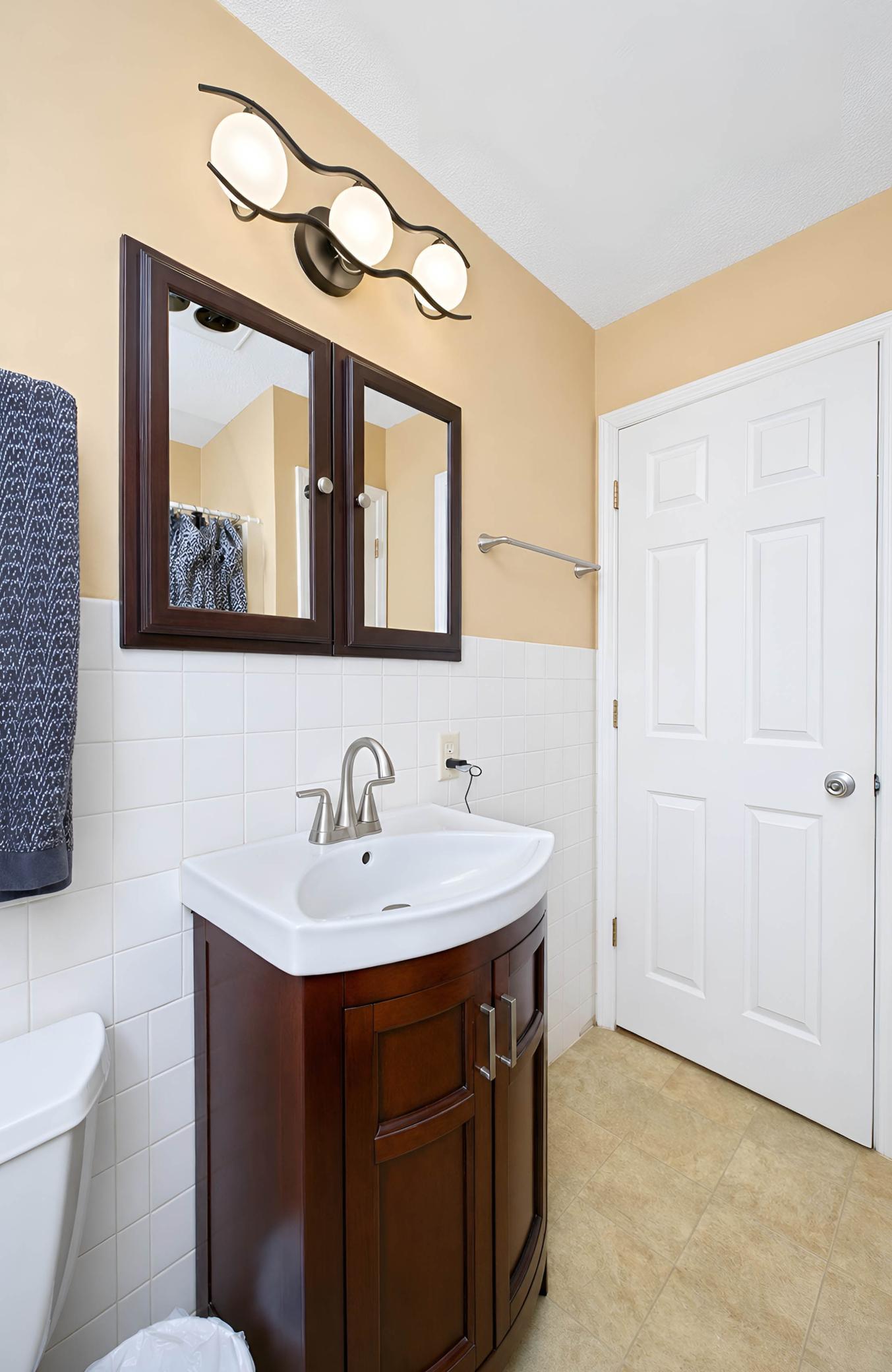 1972 duplex for sale at 1309 16 1/2 Street S in Fargo, ND — 5 bed, 2 bath (photo 23 of 24)