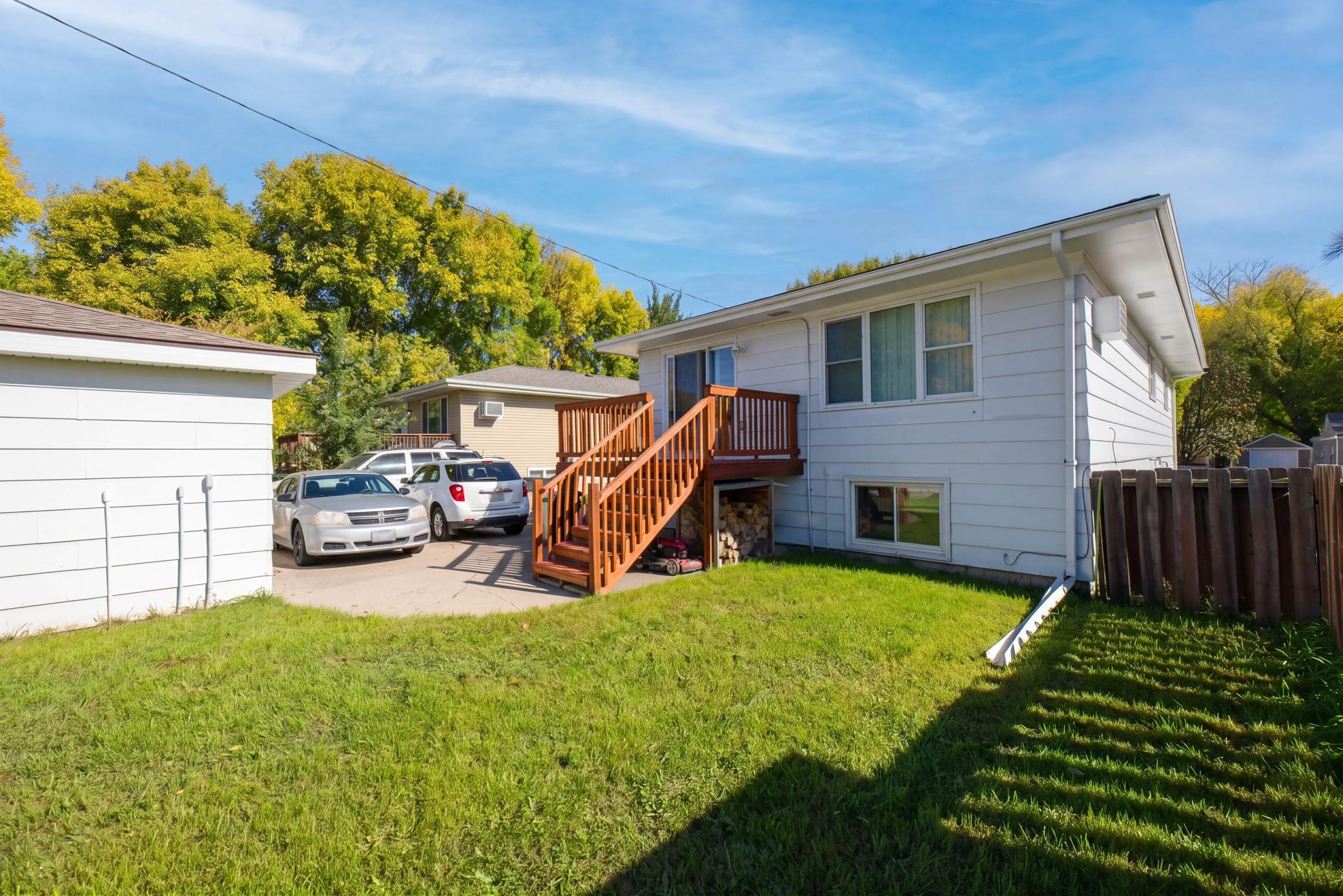 1972 duplex for sale at 1309 16 1/2 Street S in Fargo, ND — 5 bed, 2 bath (photo 5 of 24)