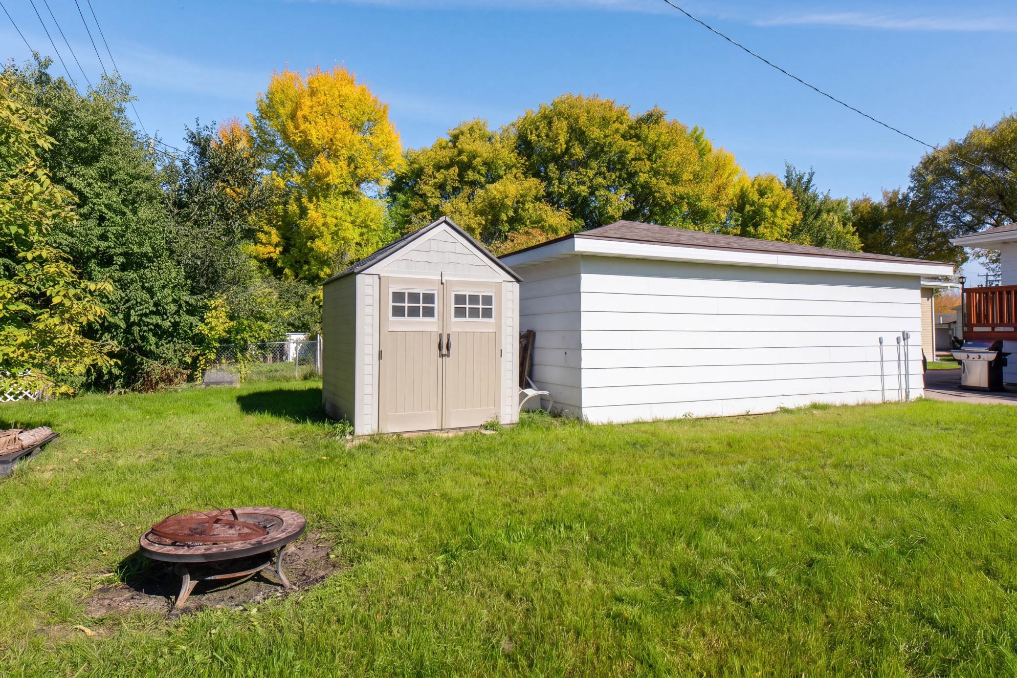 1972 duplex for sale at 1309 16 1/2 Street S in Fargo, ND — 5 bed, 2 bath (photo 6 of 24)