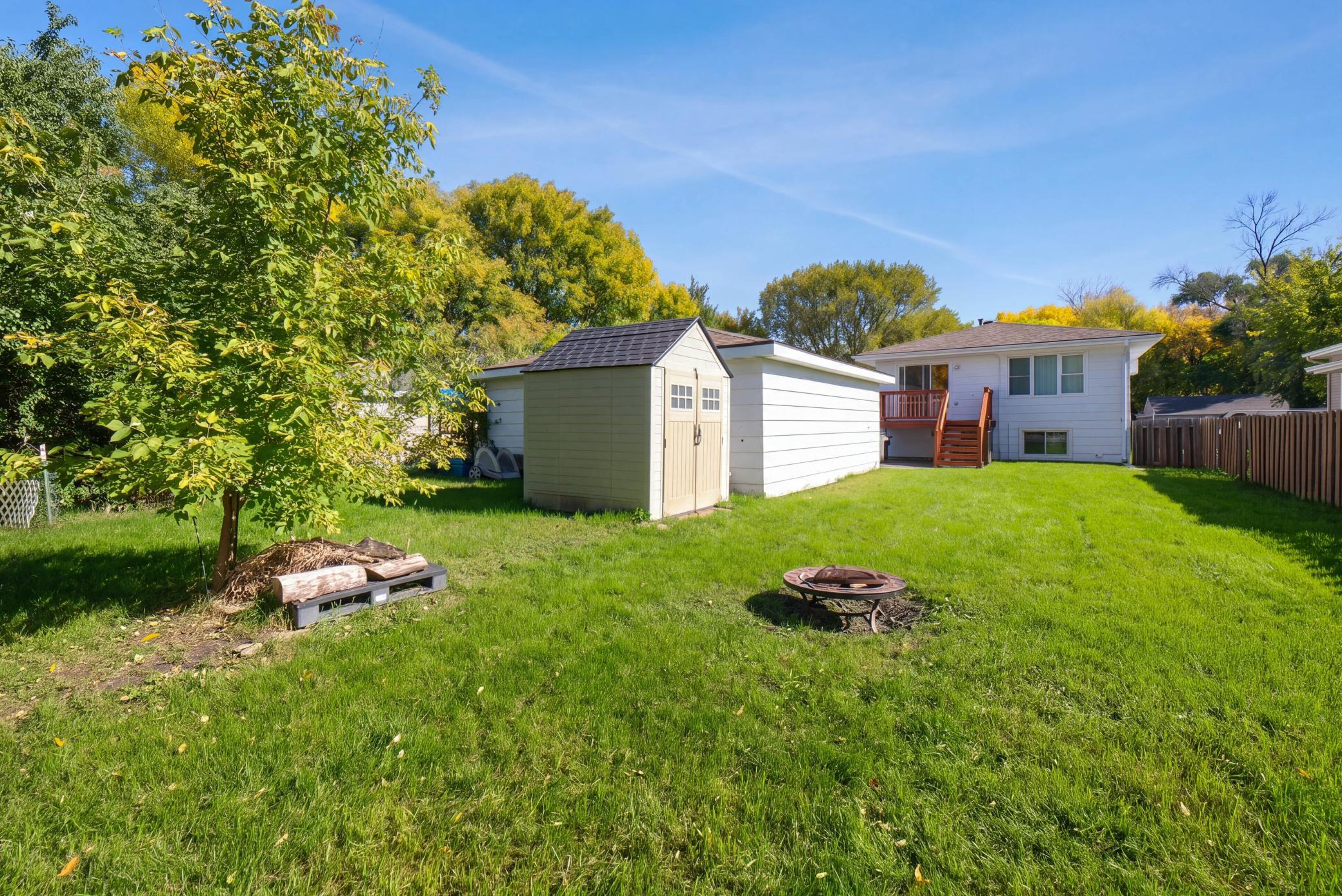 1972 duplex for sale at 1309 16 1/2 Street S in Fargo, ND — 5 bed, 2 bath (photo 7 of 24)