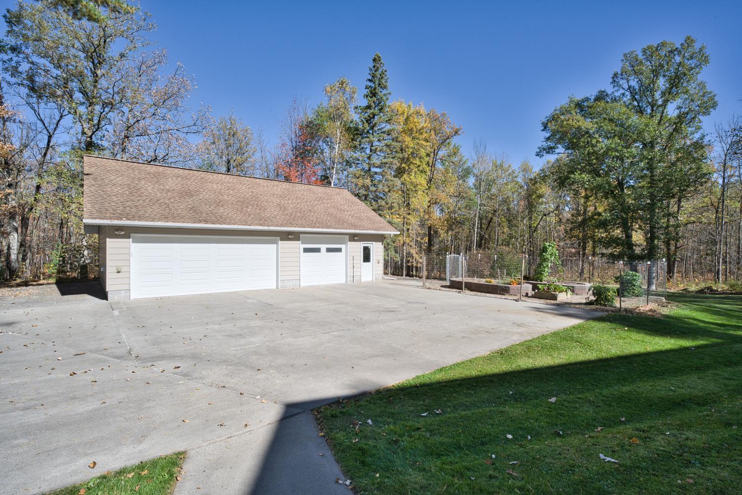 1981 single family home for sale at 2002 NW 9th Avenue in Grand Rapids, MN — 4 bed, 3 bath (photo 4 of 43)