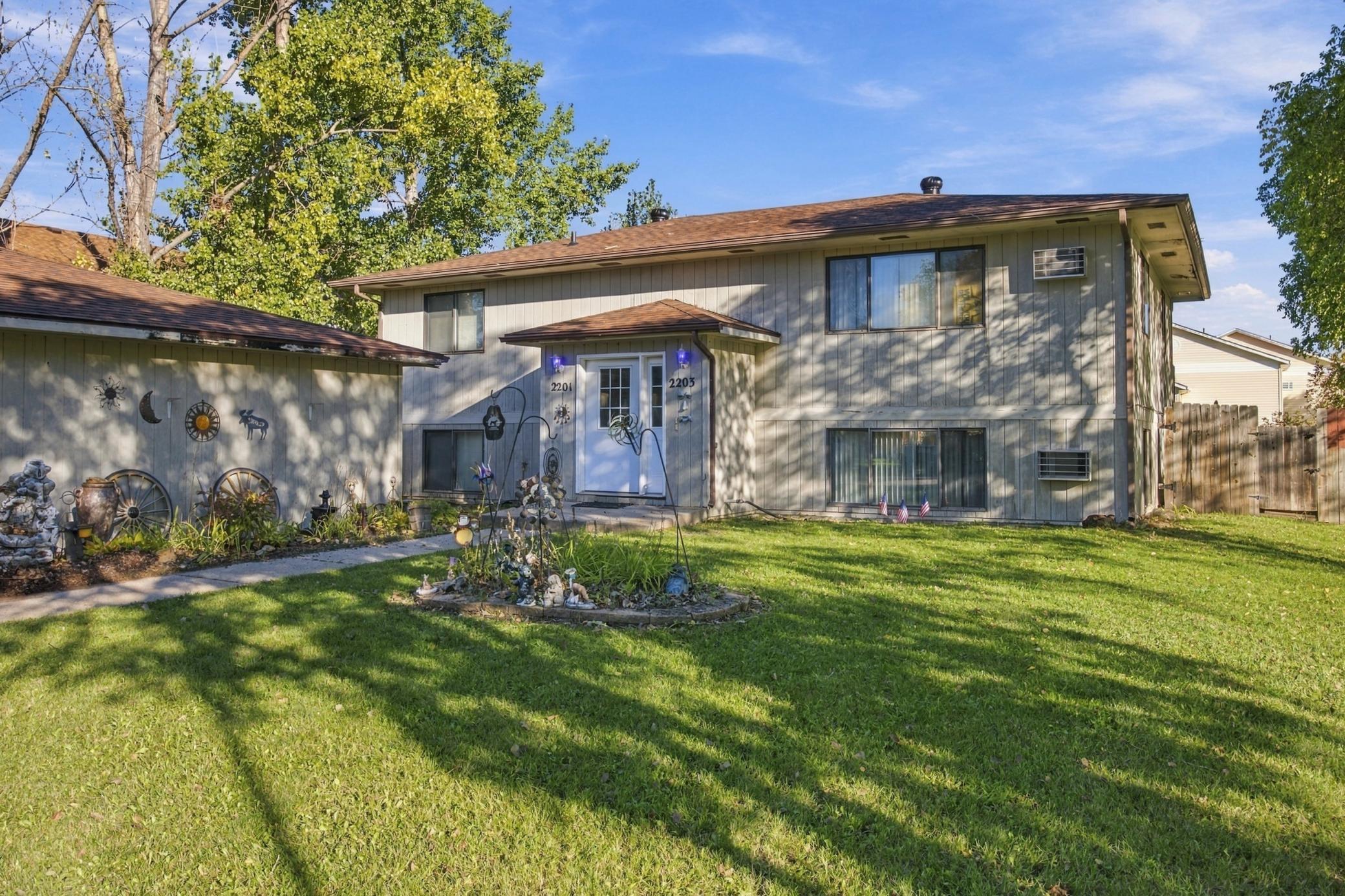 1986 duplex for sale at 2203 30 1/2 Avenue S in Fargo, ND — 6 bed, 2 bath (photo 2 of 16)