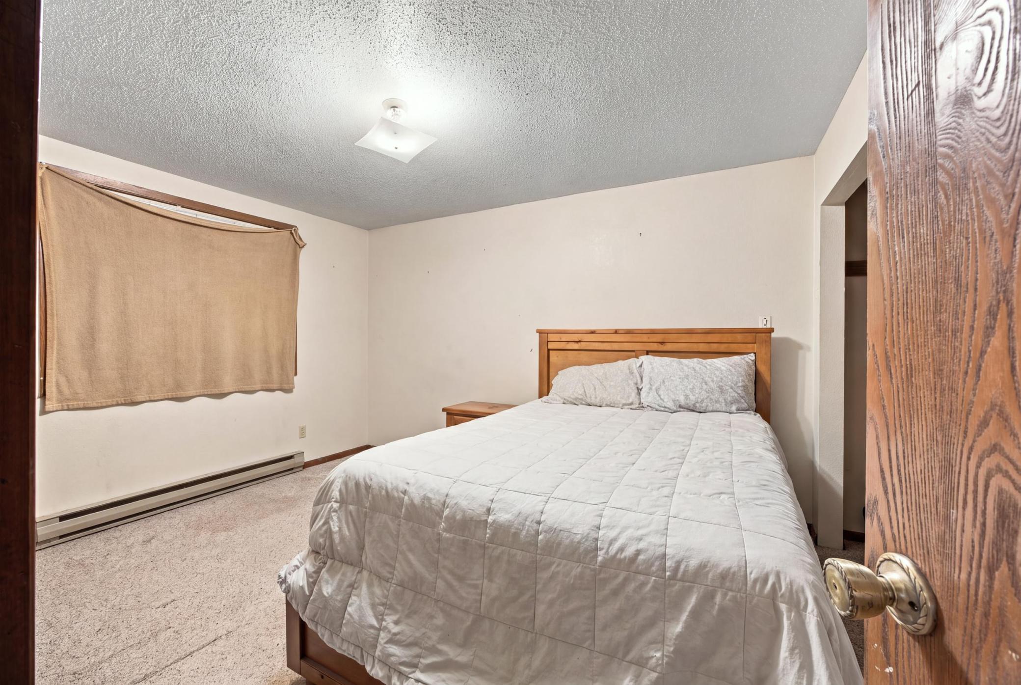 1986 duplex for sale at 2203 30 1/2 Avenue S in Fargo, ND — 6 bed, 2 bath (photo 13 of 16)