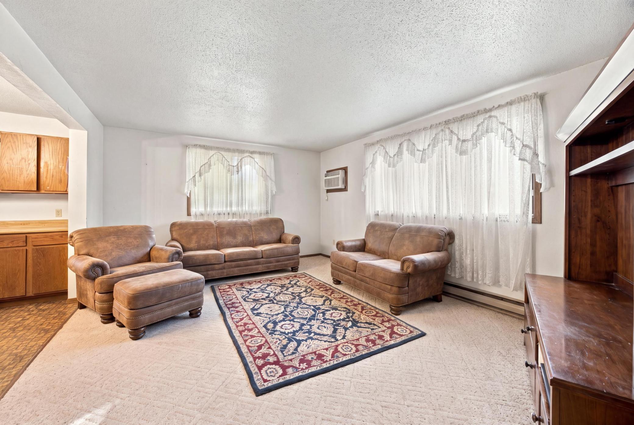 1986 duplex for sale at 2203 30 1/2 Avenue S in Fargo, ND — 6 bed, 2 bath (photo 5 of 16)