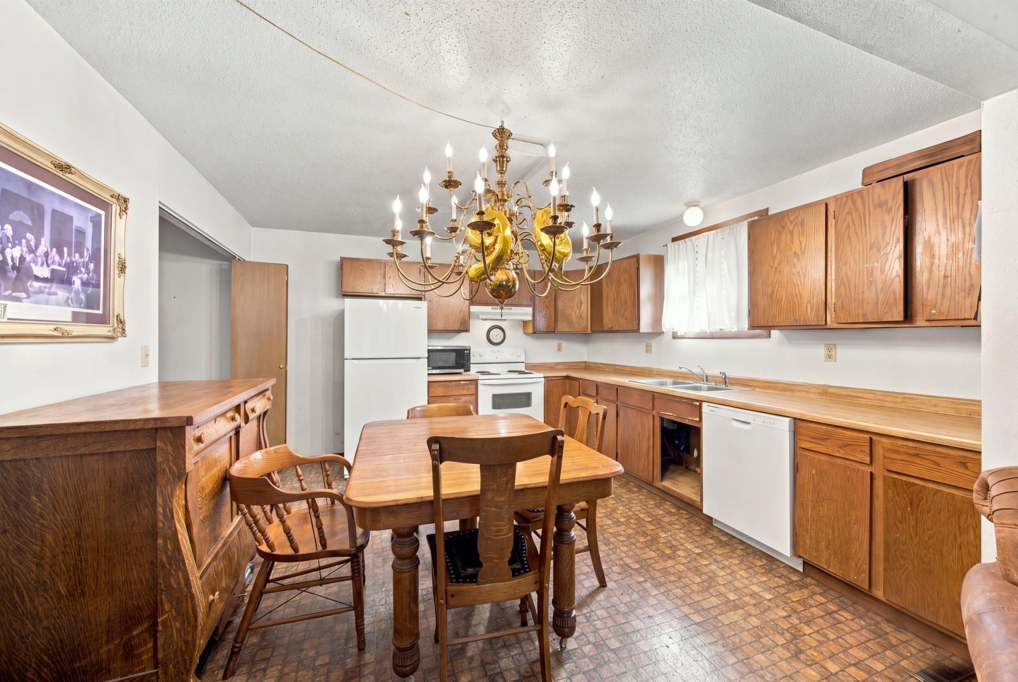 1986 duplex for sale at 2203 30 1/2 Avenue S in Fargo, ND — 6 bed, 2 bath (photo 6 of 16)