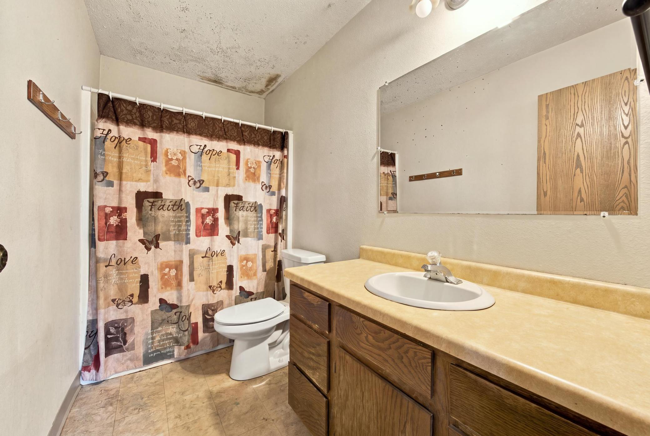 1986 duplex for sale at 2203 30 1/2 Avenue S in Fargo, ND — 6 bed, 2 bath (photo 9 of 16)