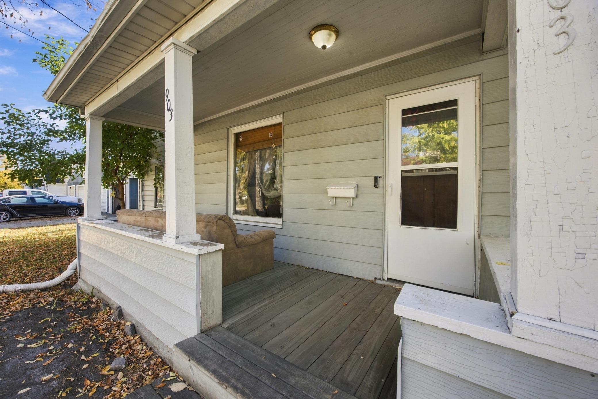 1897 single family home for sale at 903 7th Avenue S in Moorhead, MN — 5 bed, 2 bath (photo 3 of 28)