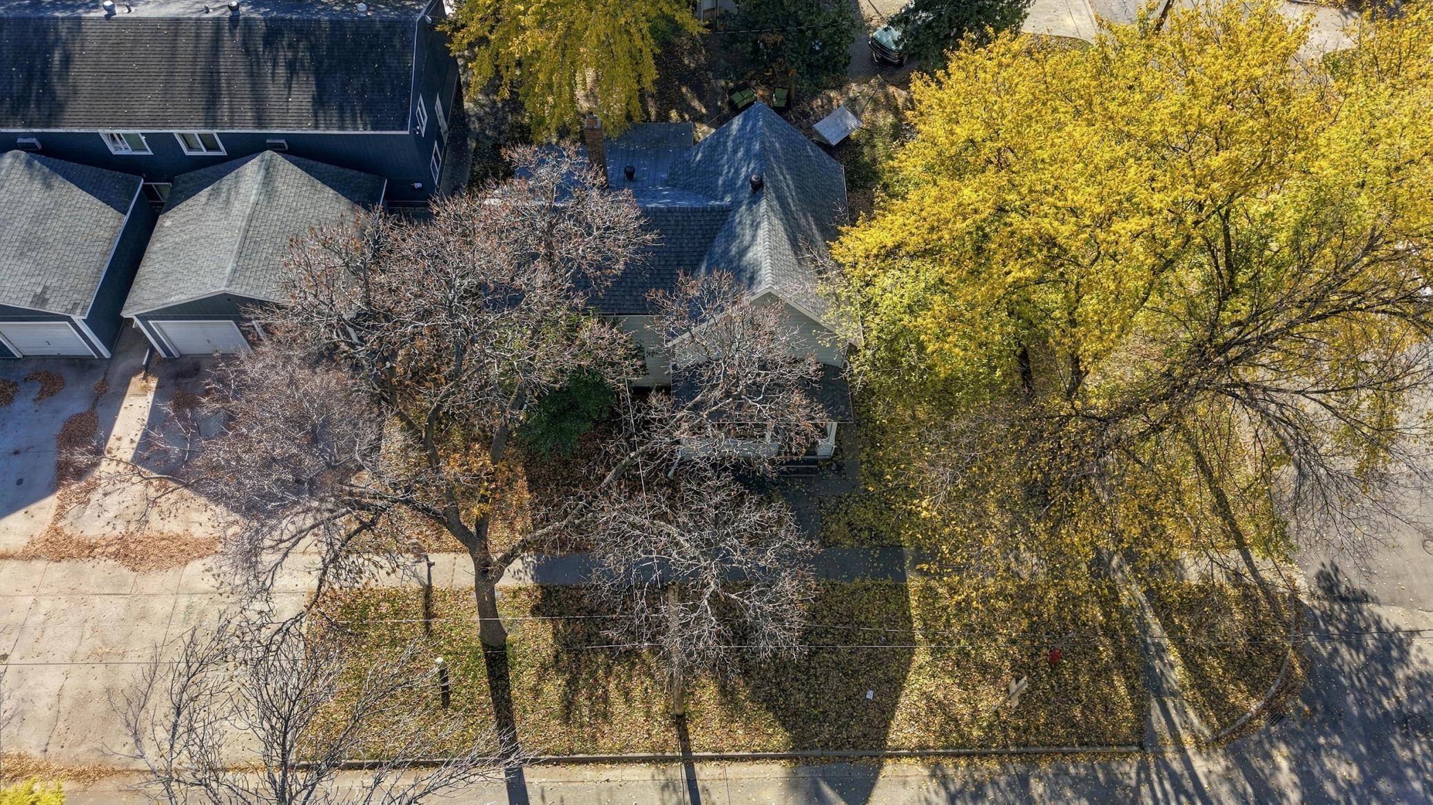 1897 single family home for sale at 903 7th Avenue S in Moorhead, MN — 5 bed, 2 bath (photo 23 of 28)