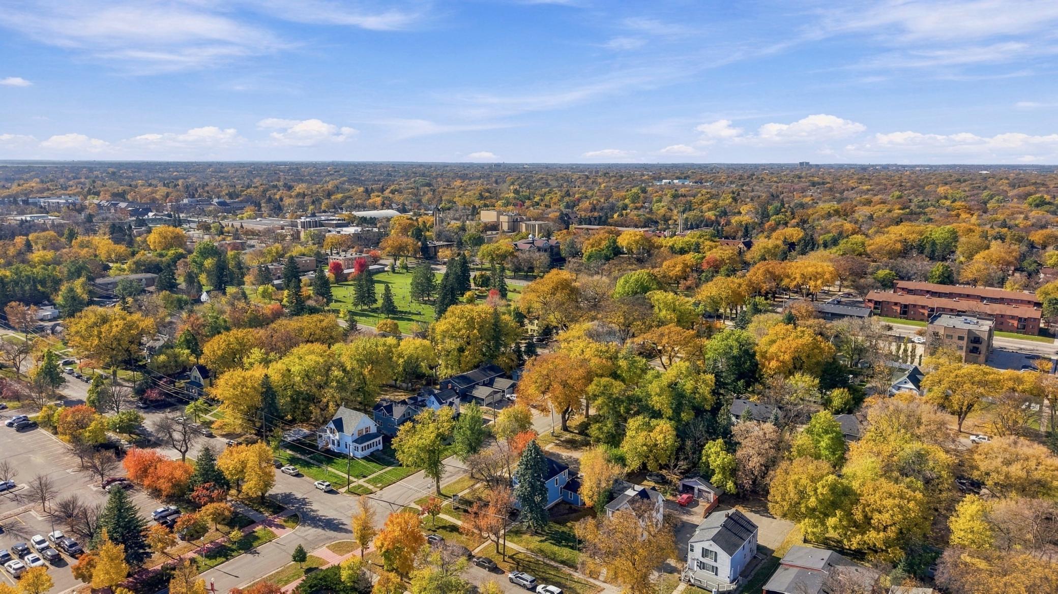 1897 single family home for sale at 903 7th Avenue S in Moorhead, MN — 5 bed, 2 bath (photo 25 of 28)