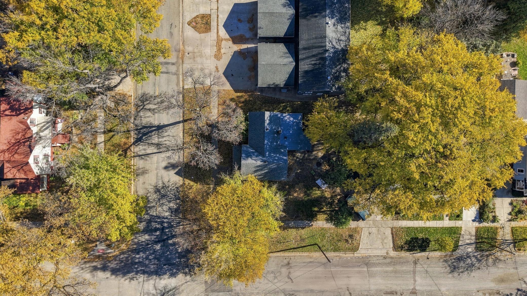 1897 single family home for sale at 903 7th Avenue S in Moorhead, MN — 5 bed, 2 bath (photo 28 of 28)