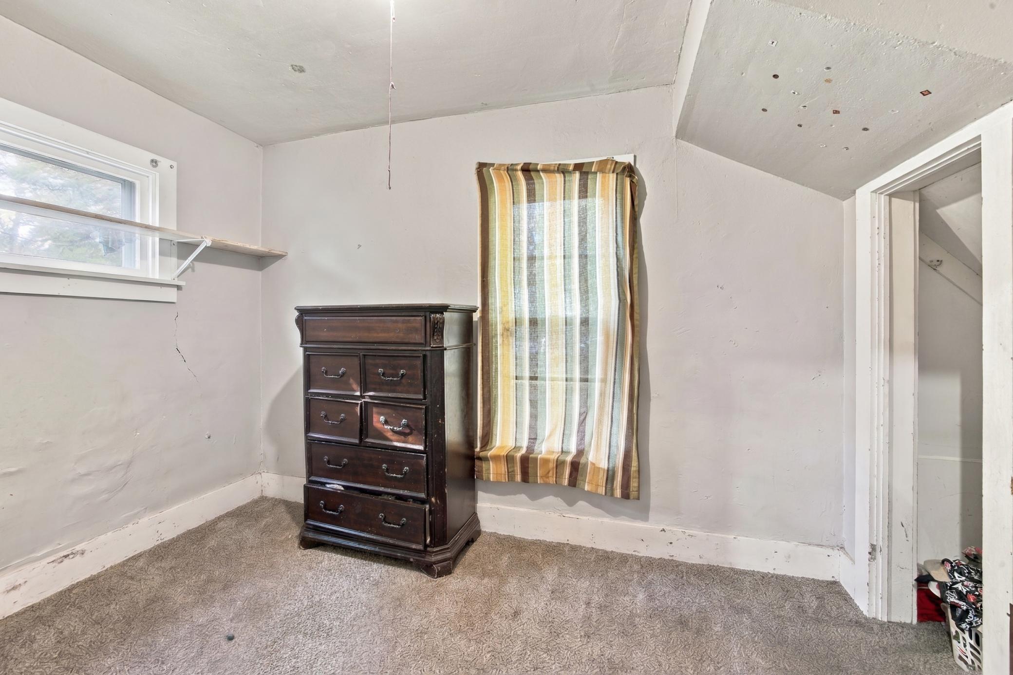 1897 single family home for sale at 903 7th Avenue S in Moorhead, MN — 5 bed, 2 bath (photo 8 of 28)