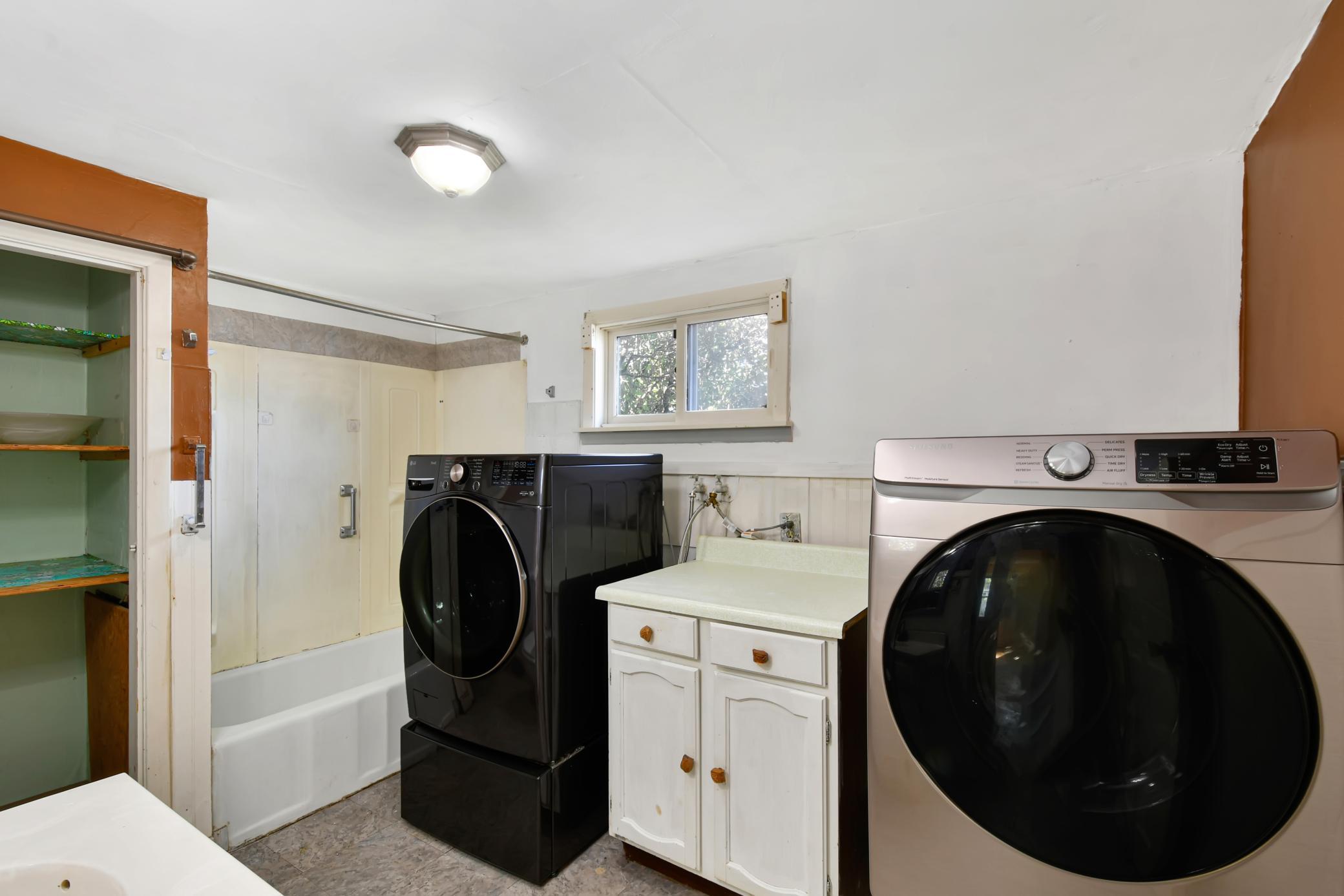 1880 single family home for sale at 523 FRONT Street N in Barnesville, MN — 4 bed, 2 bath (photo 11 of 55)