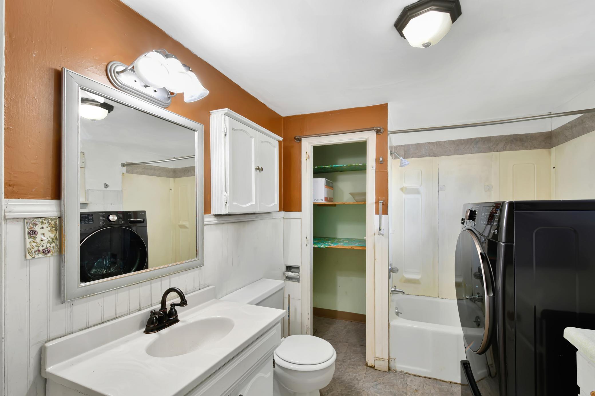 1880 single family home for sale at 523 FRONT Street N in Barnesville, MN — 4 bed, 2 bath (photo 12 of 55)