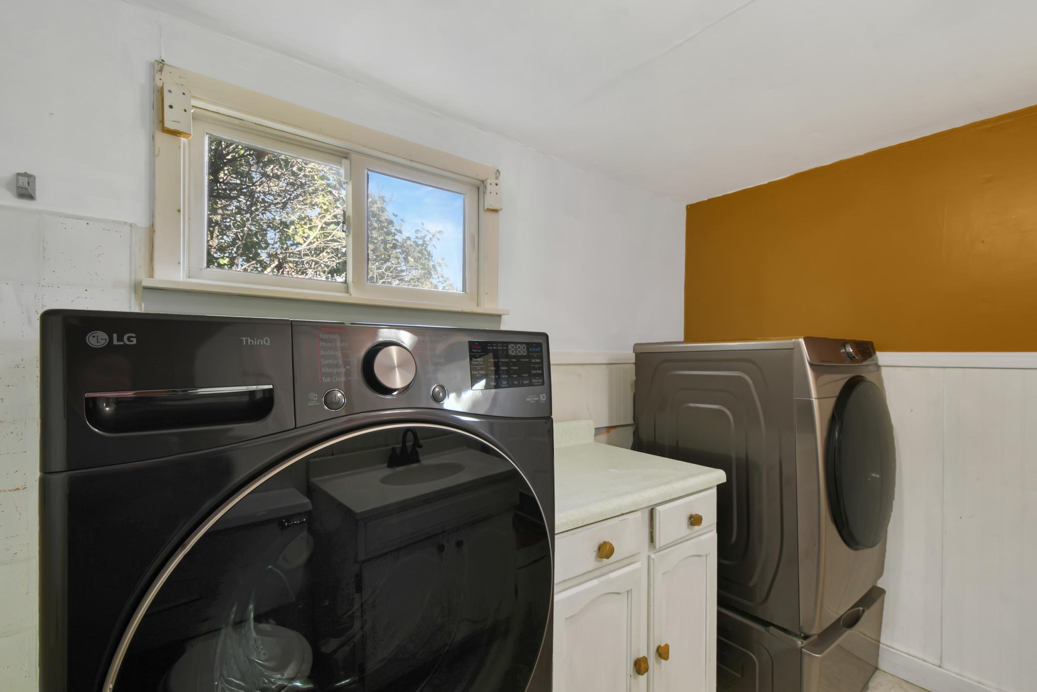 1880 single family home for sale at 523 FRONT Street N in Barnesville, MN — 4 bed, 2 bath (photo 13 of 55)