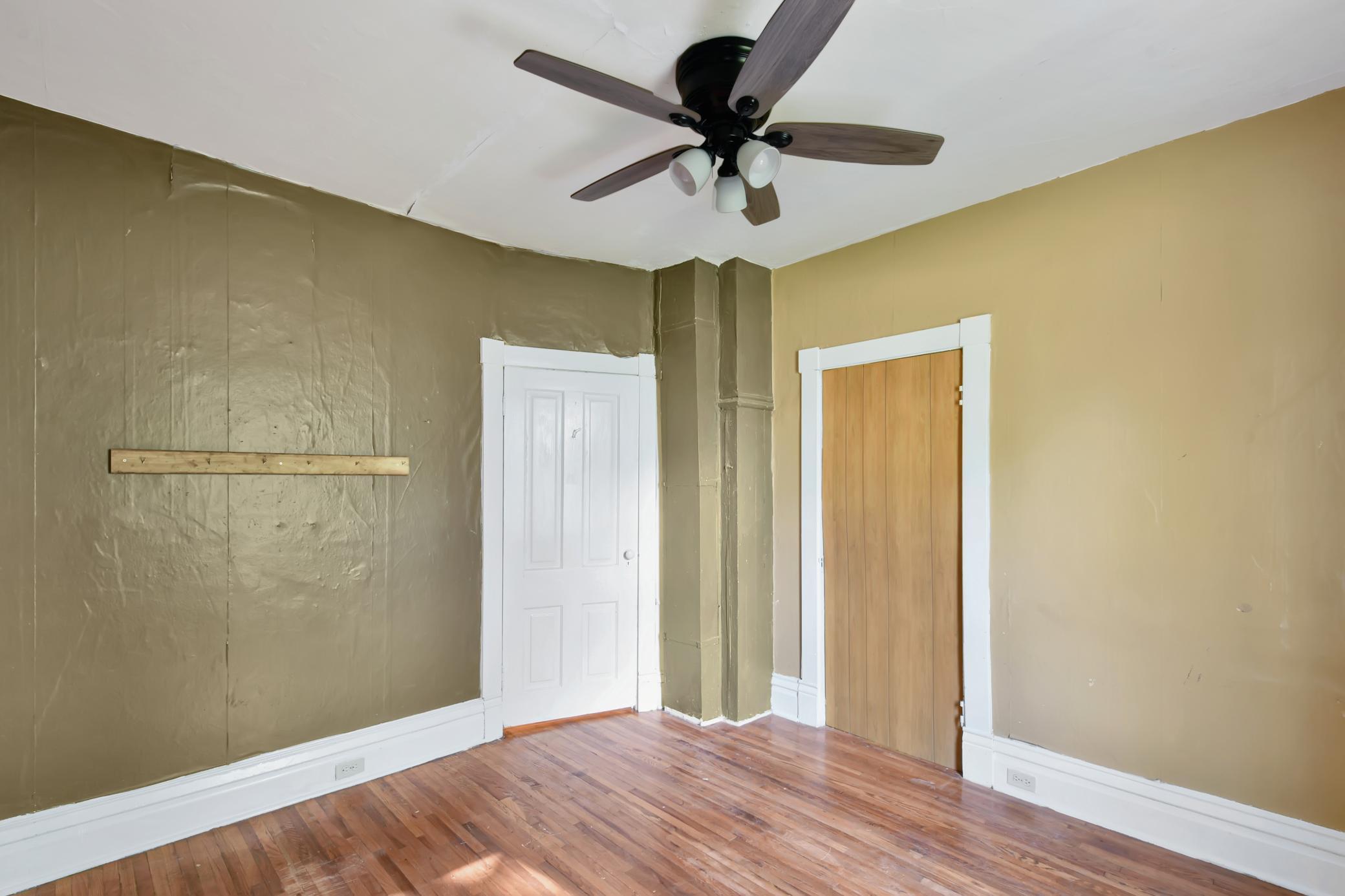 1880 single family home for sale at 523 FRONT Street N in Barnesville, MN — 4 bed, 2 bath (photo 20 of 55)