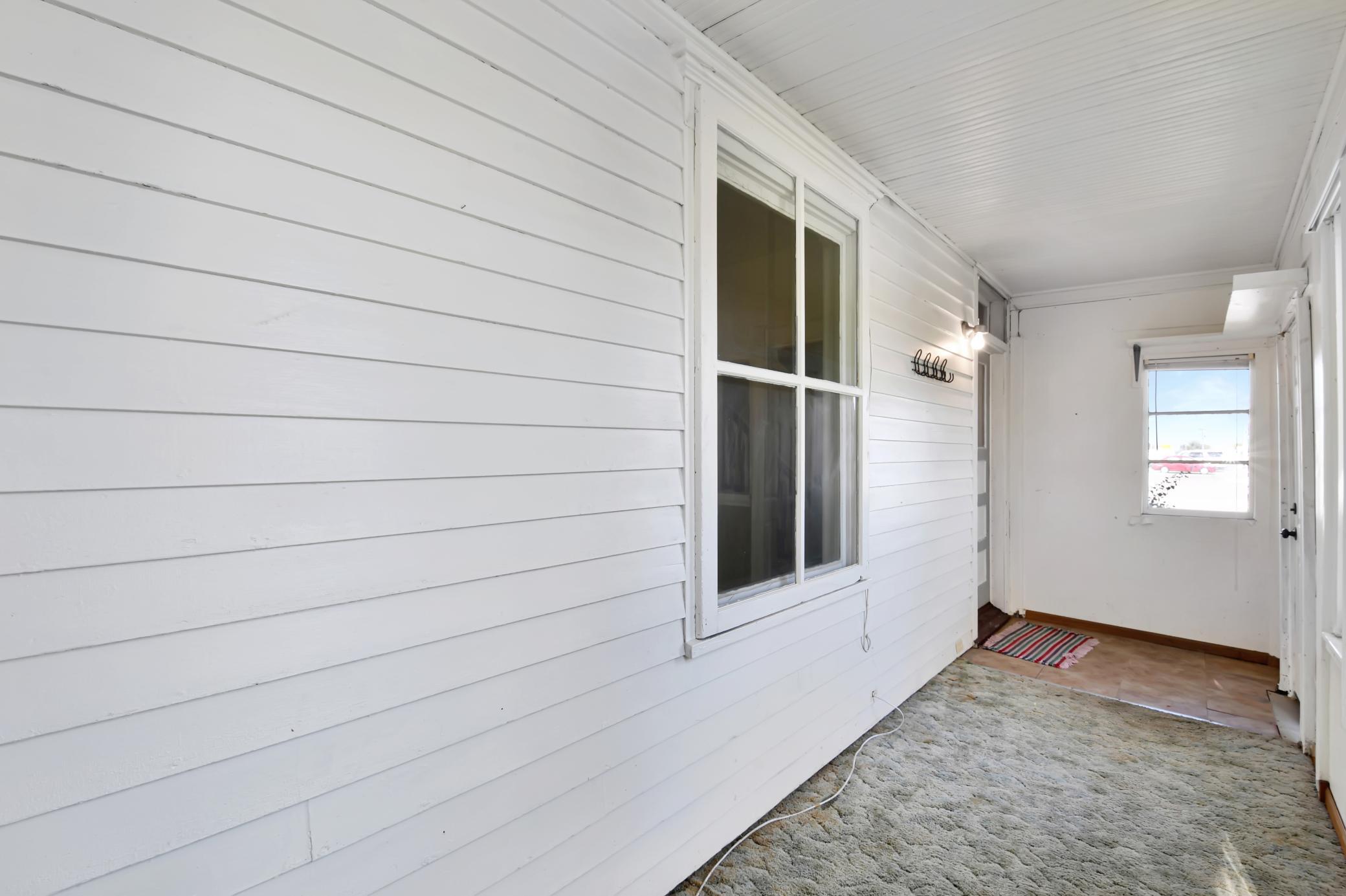 1880 single family home for sale at 523 FRONT Street N in Barnesville, MN — 4 bed, 2 bath (photo 3 of 55)