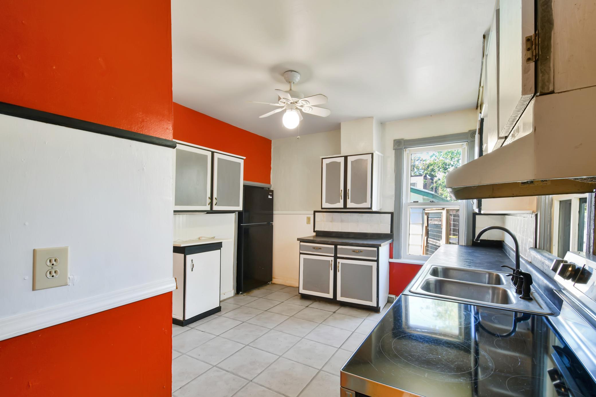 1880 single family home for sale at 523 FRONT Street N in Barnesville, MN — 4 bed, 2 bath (photo 21 of 55)