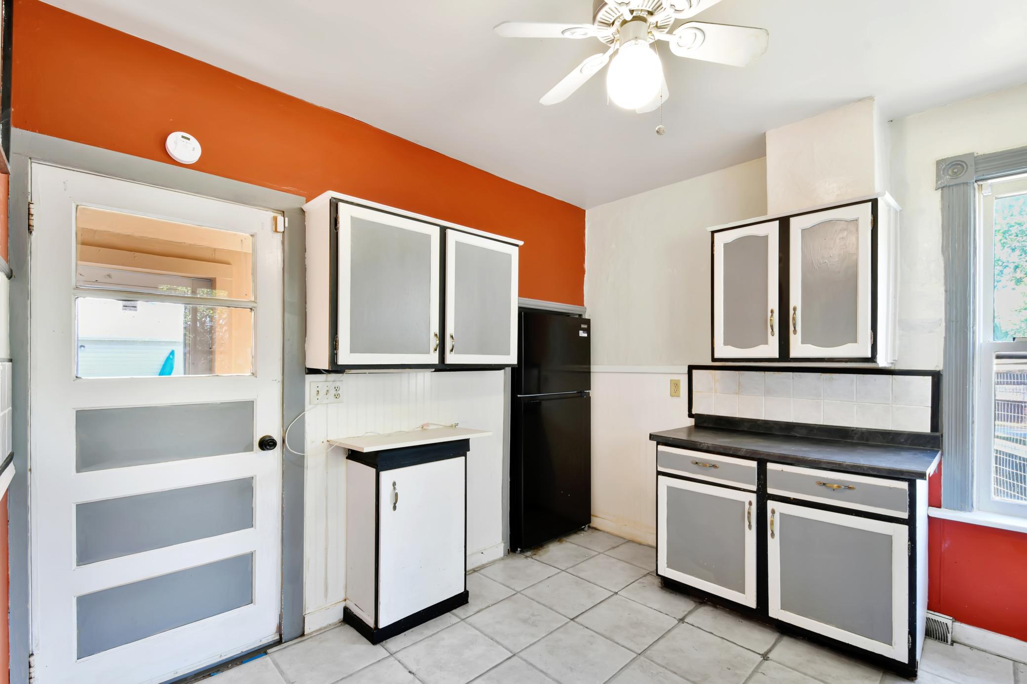 1880 single family home for sale at 523 FRONT Street N in Barnesville, MN — 4 bed, 2 bath (photo 22 of 55)