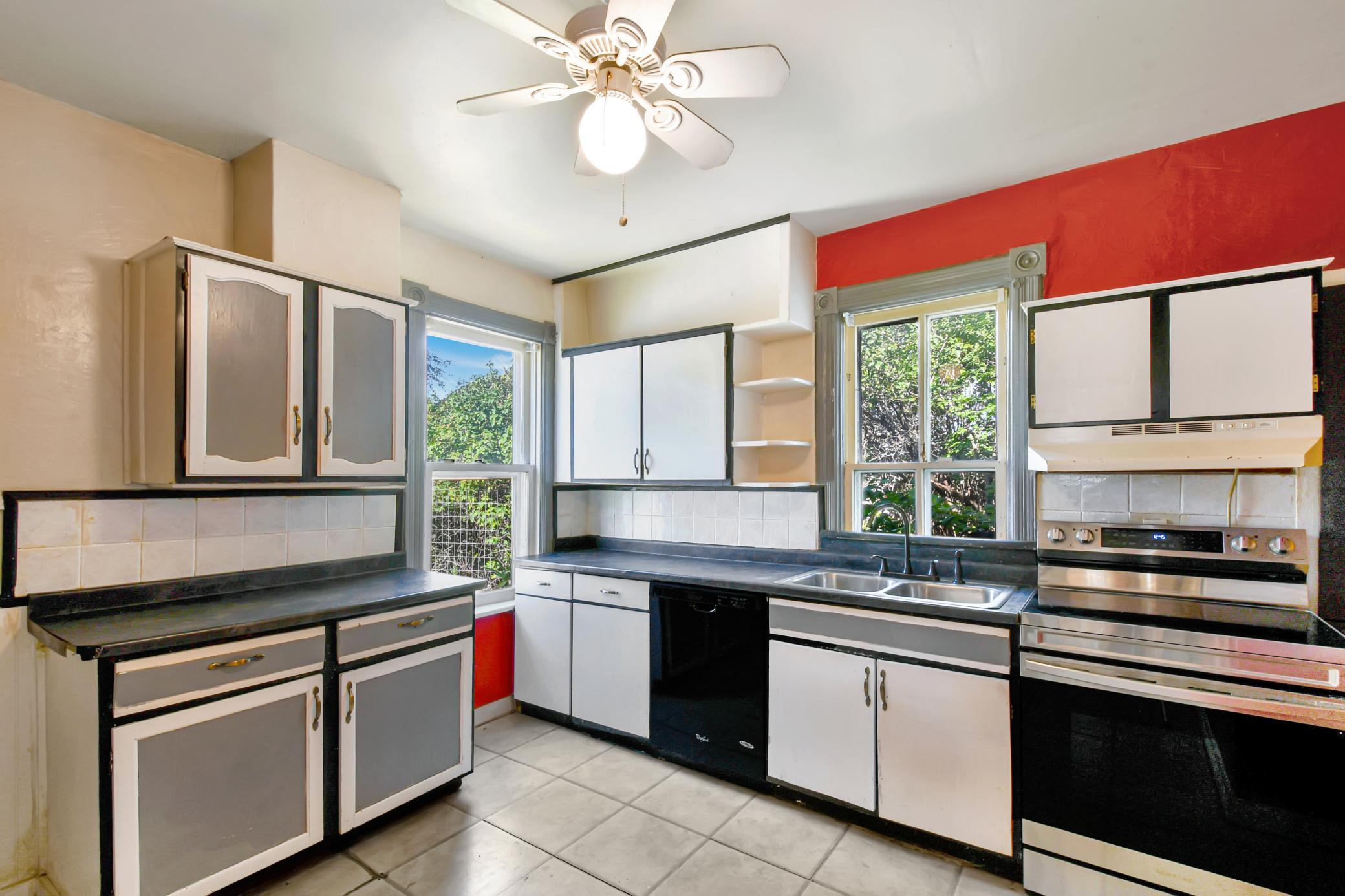 1880 single family home for sale at 523 FRONT Street N in Barnesville, MN — 4 bed, 2 bath (photo 23 of 55)