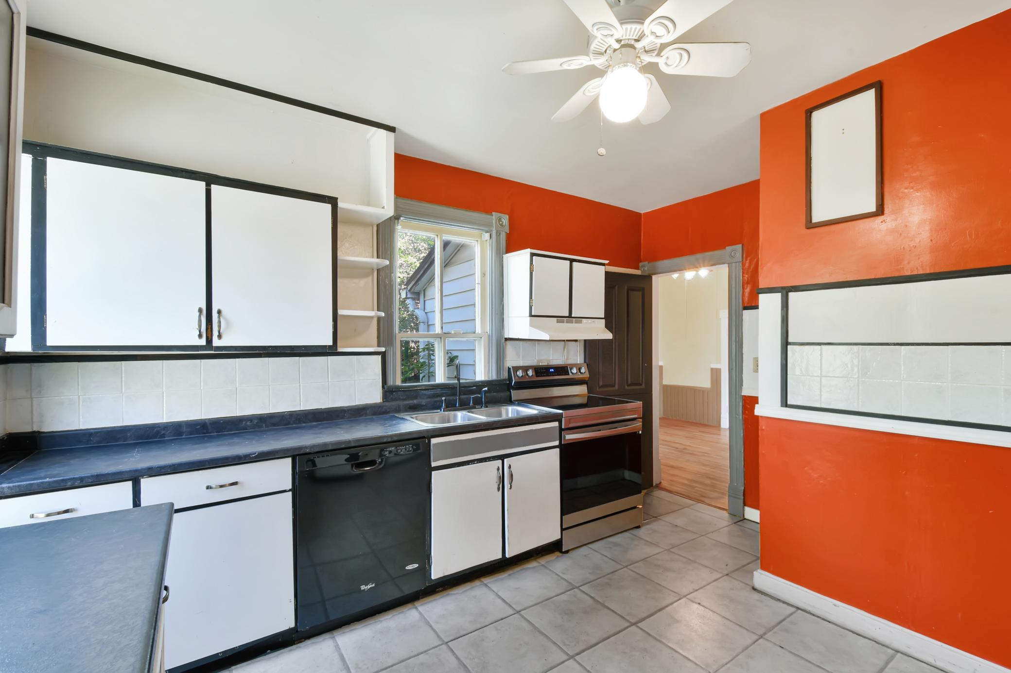 1880 single family home for sale at 523 FRONT Street N in Barnesville, MN — 4 bed, 2 bath (photo 24 of 55)
