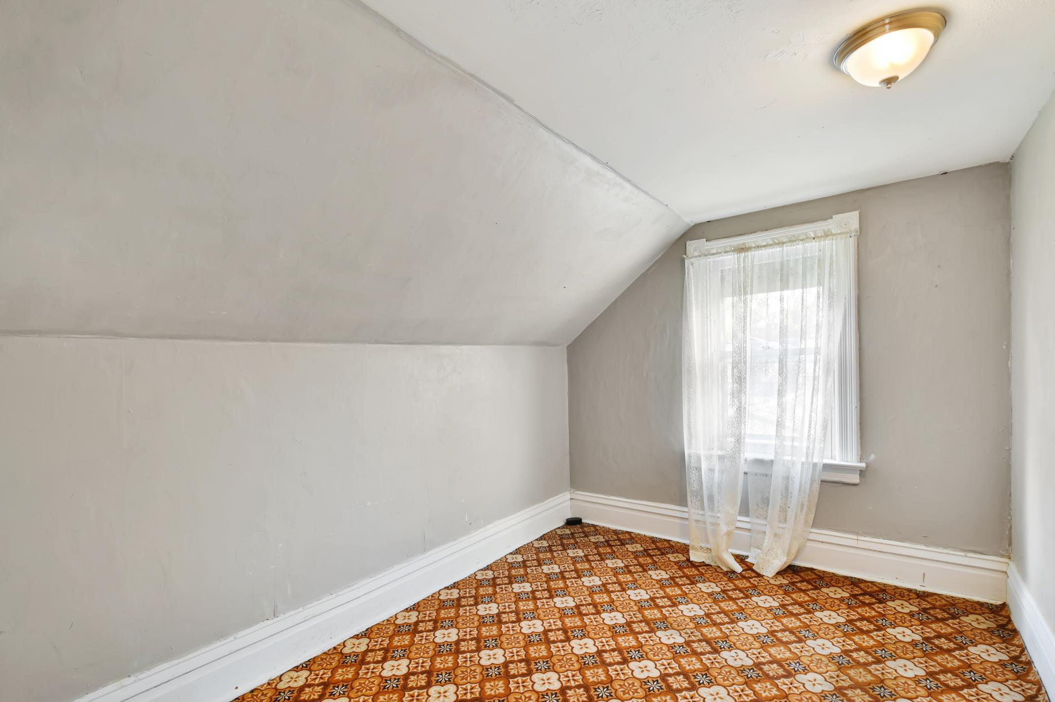 1880 single family home for sale at 523 FRONT Street N in Barnesville, MN — 4 bed, 2 bath (photo 33 of 55)